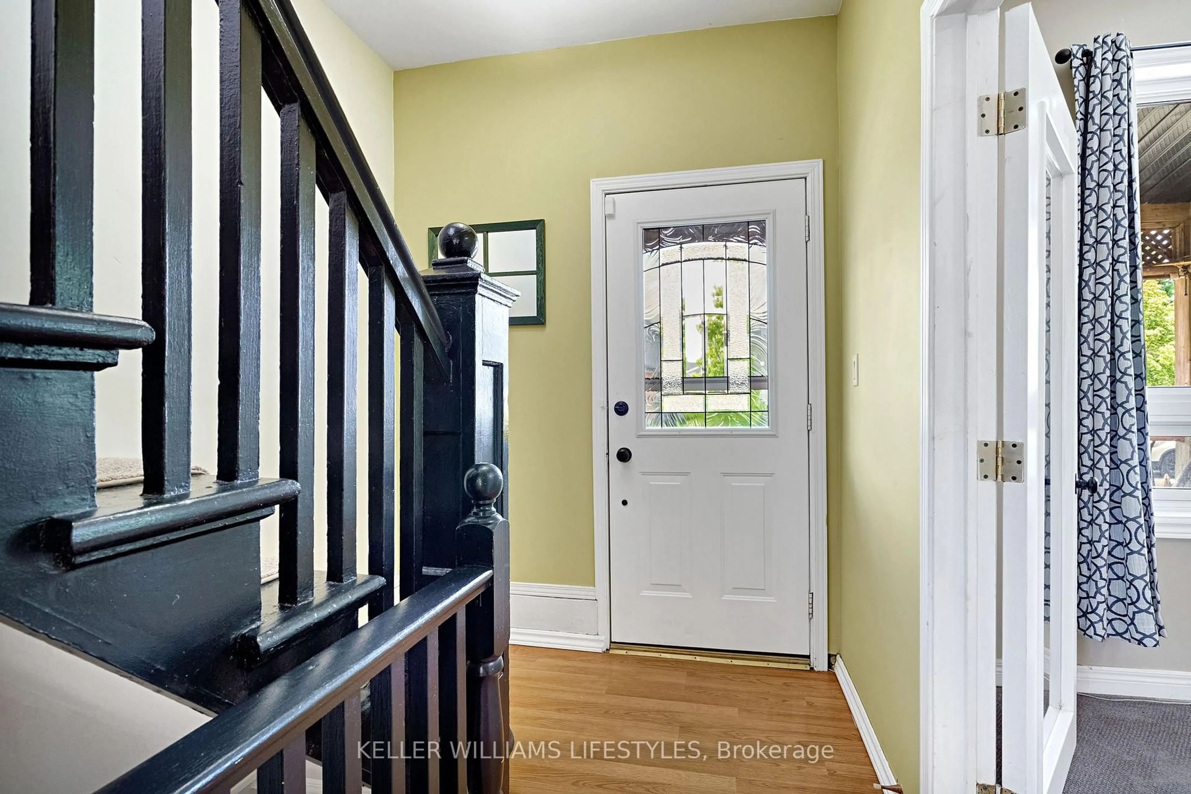 Indoor entryway for 36 Major St, London East Ontario N5Z 1E3