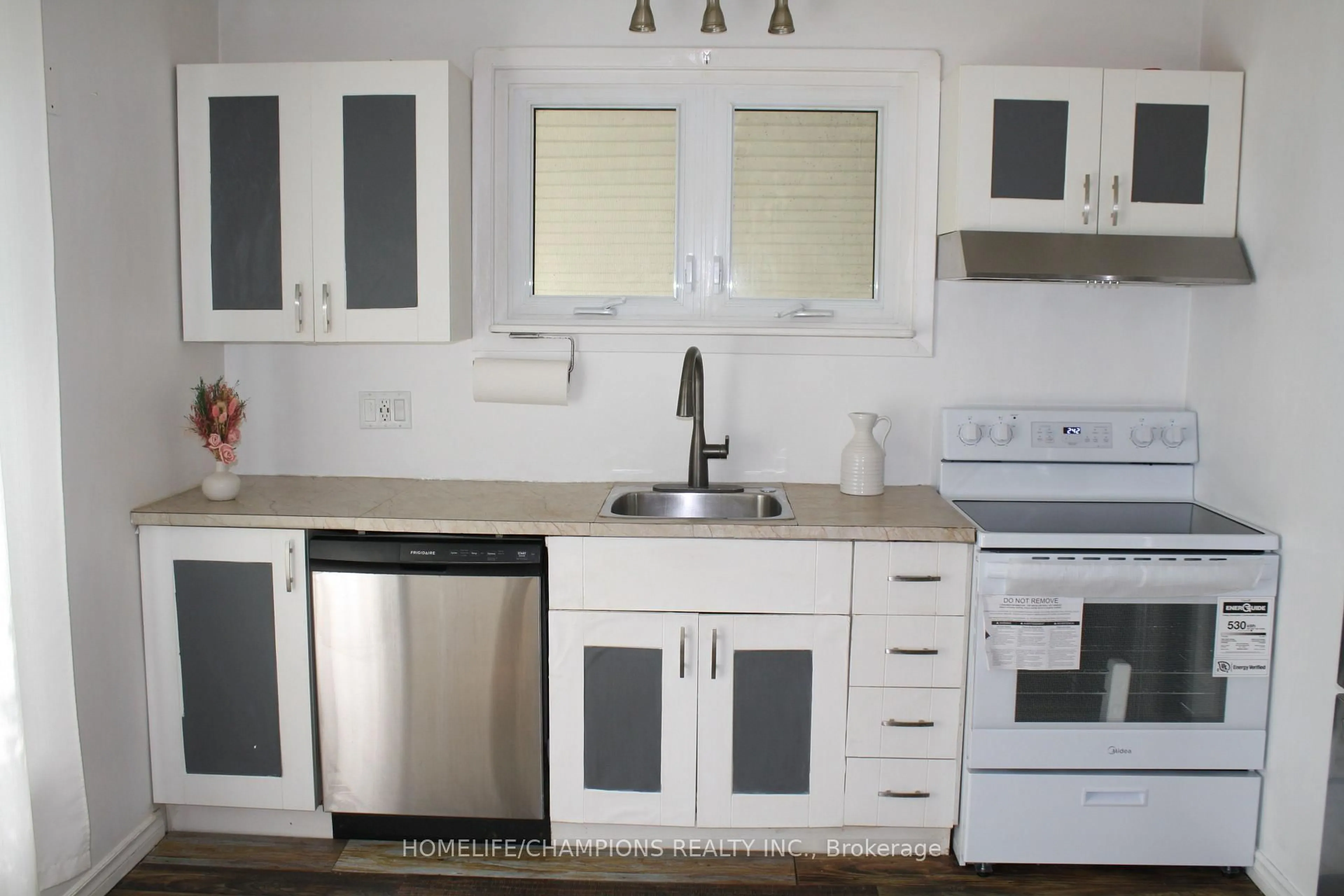 Standard kitchen, unknown for 711 OTONABEE Dr, Peterborough Ontario K9J 7P8