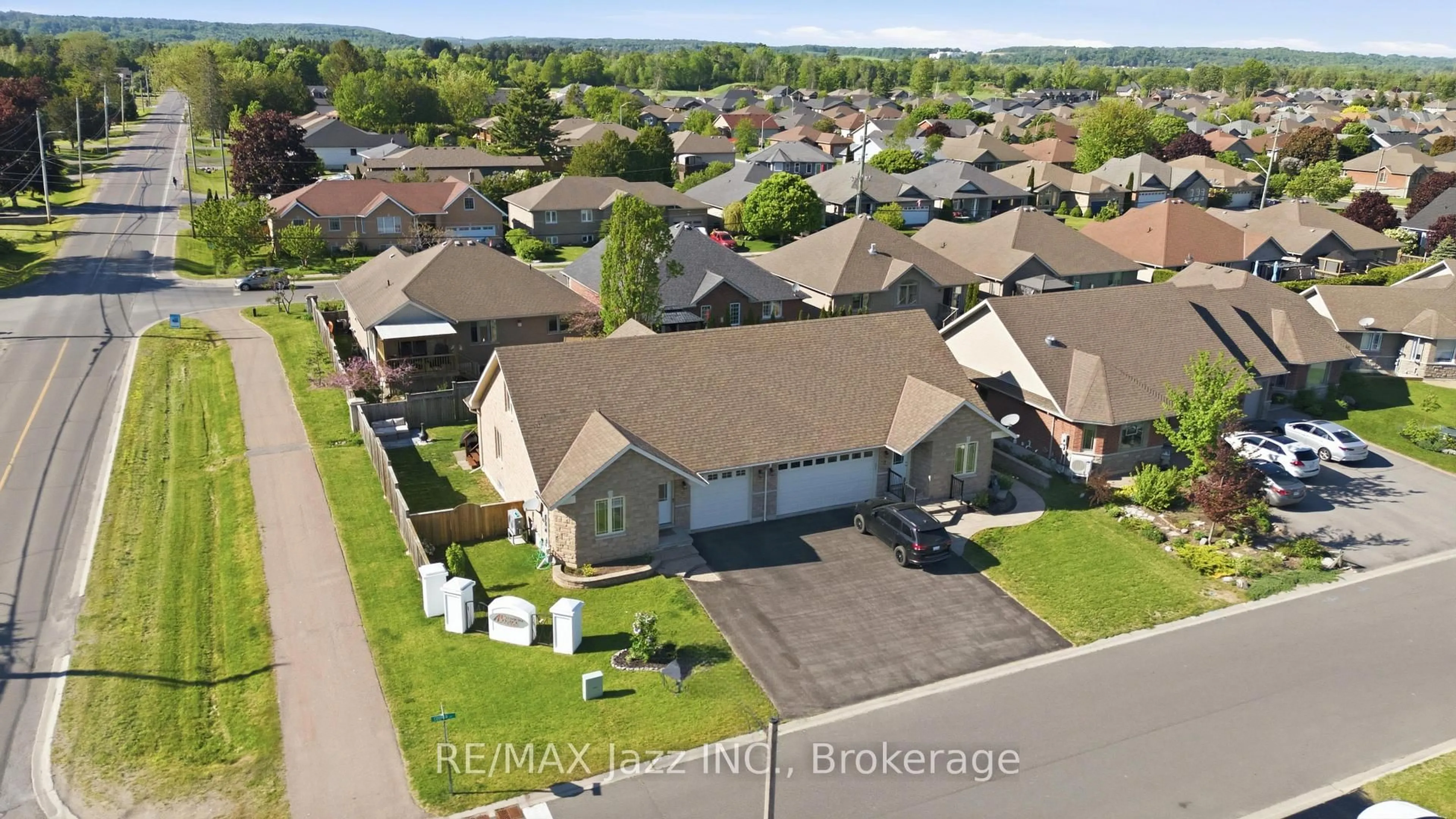 A pic from outside/outdoor area/front of a property/back of a property/a pic from drone, street for 1 Cooper Crt, Brighton Ontario K0K 1H0