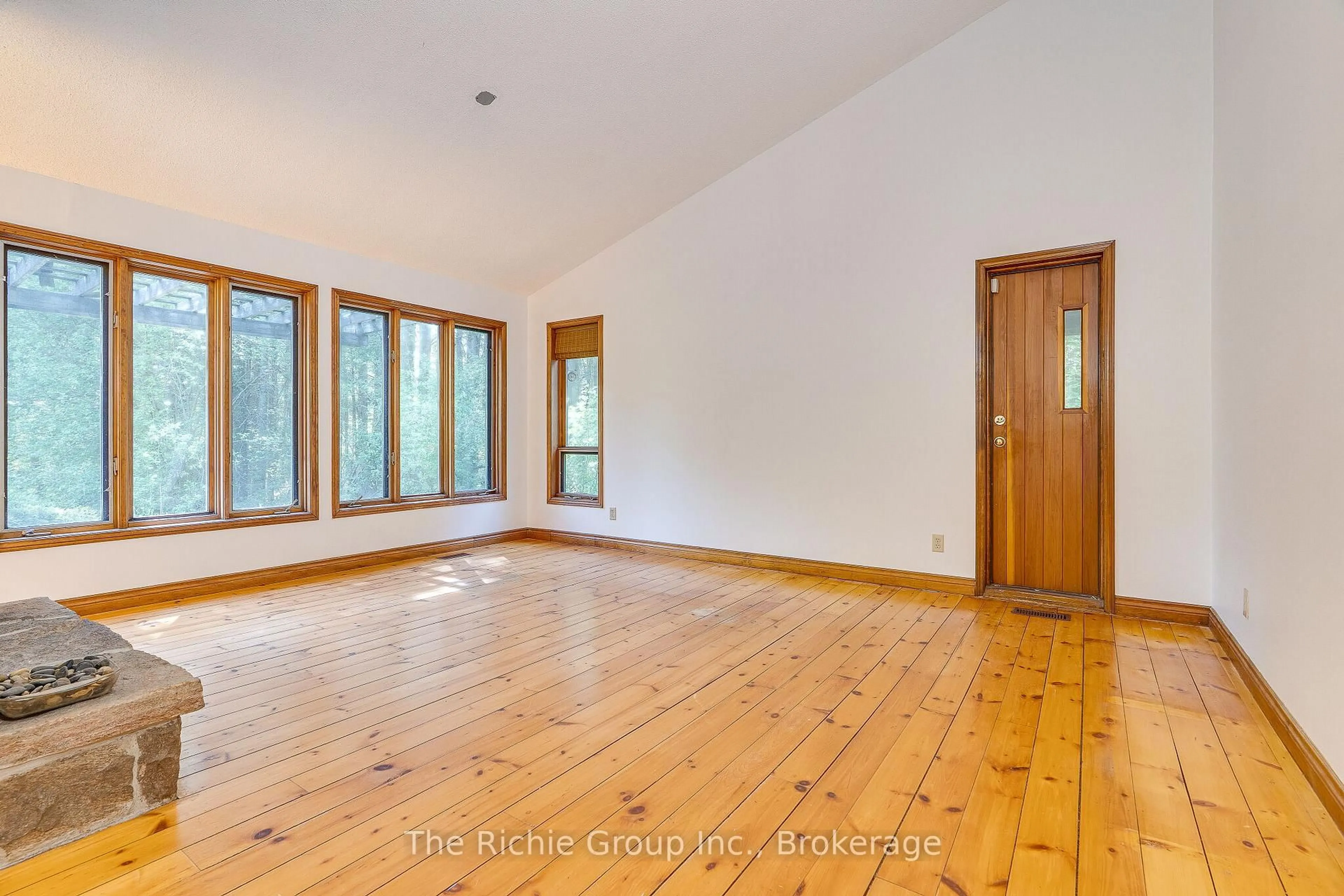 A pic of a room for 247483 5 Sdrd, Mono Ontario L9W 6K8