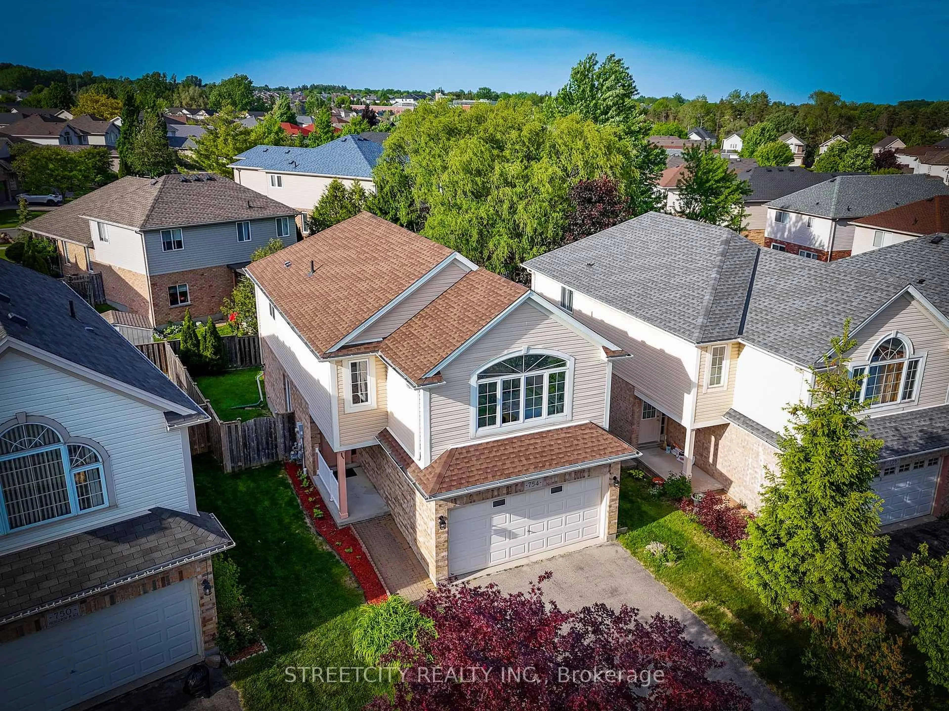A pic from outside/outdoor area/front of a property/back of a property/a pic from drone, unknown for 754 Hedgerow Pl, London North Ontario N5X 4L6