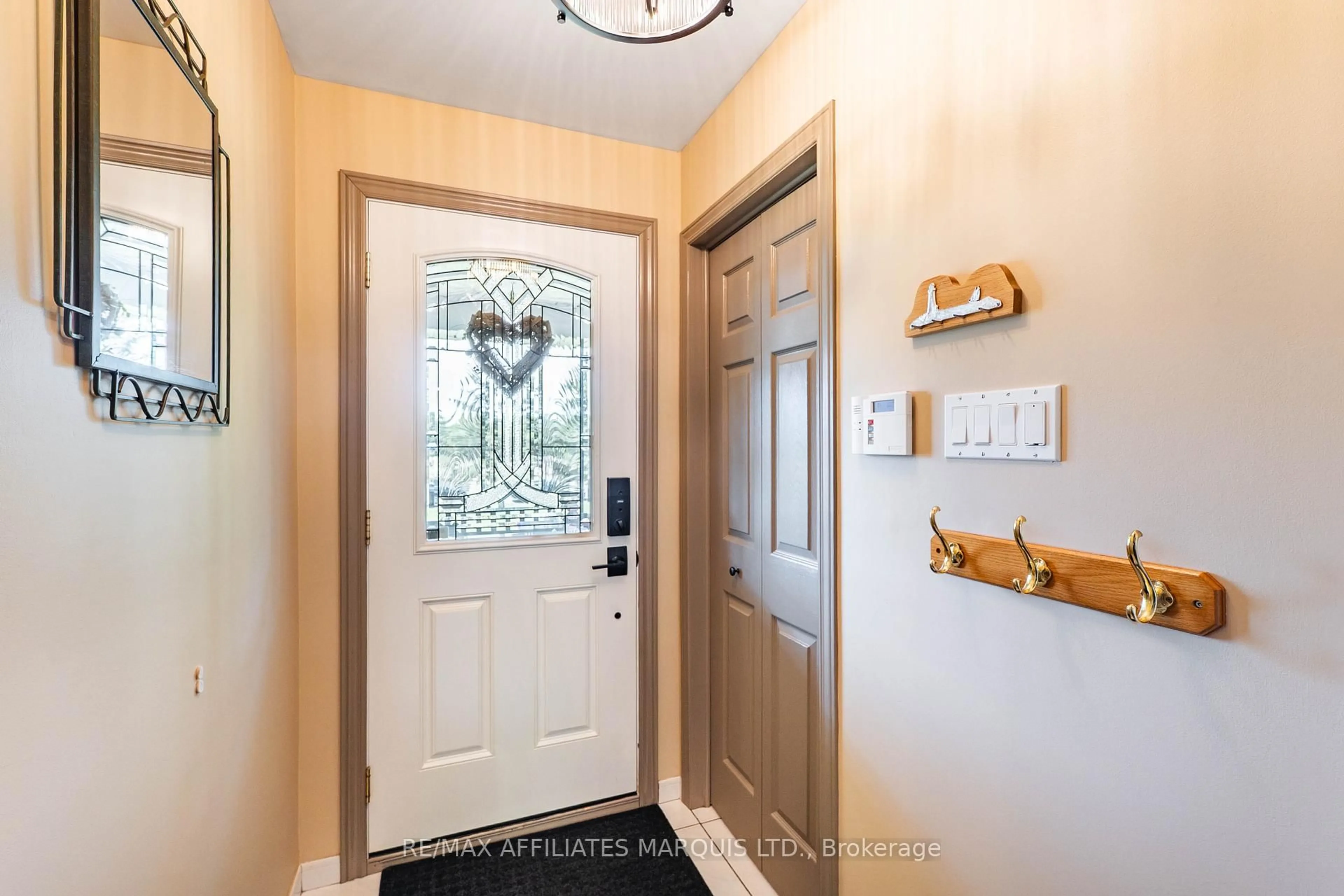 Indoor entryway for 4919 Morgan Rd, South Stormont Ontario K0C 1M0