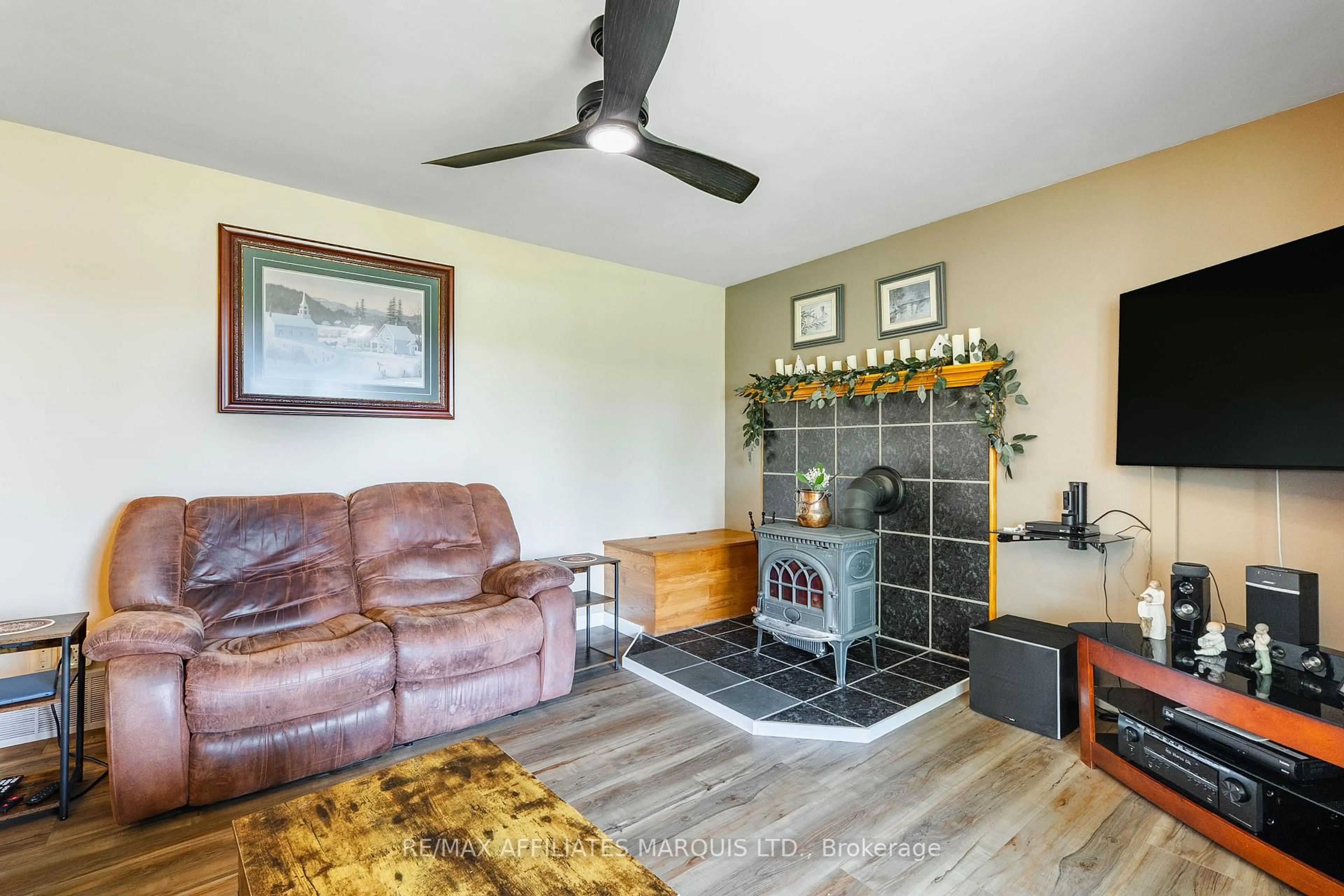 Living room with furniture, unknown for 4919 Morgan Rd, South Stormont Ontario K0C 1M0