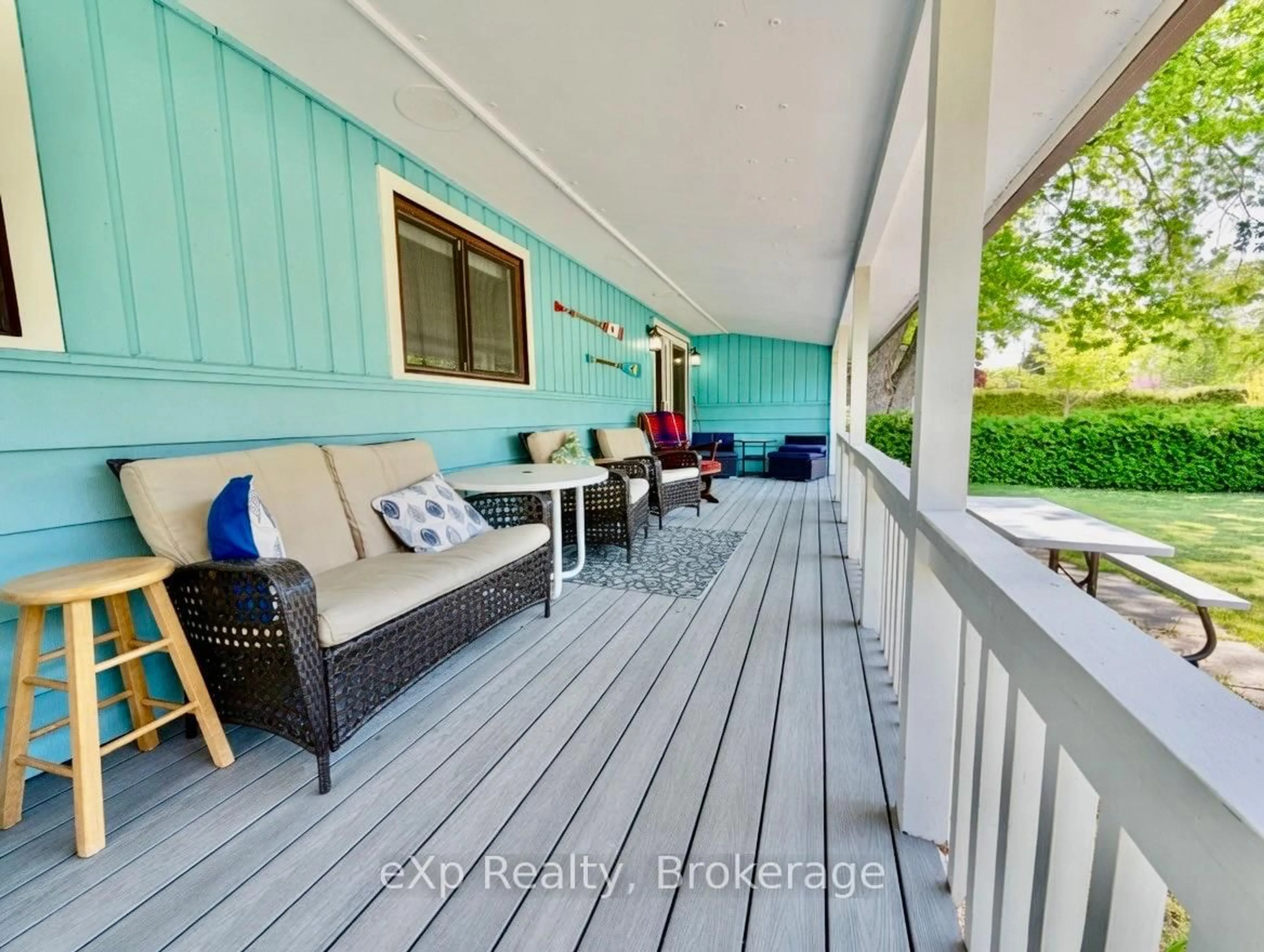 Patio, street for 240 Bay St, Saugeen Shores Ontario N0H 2L0