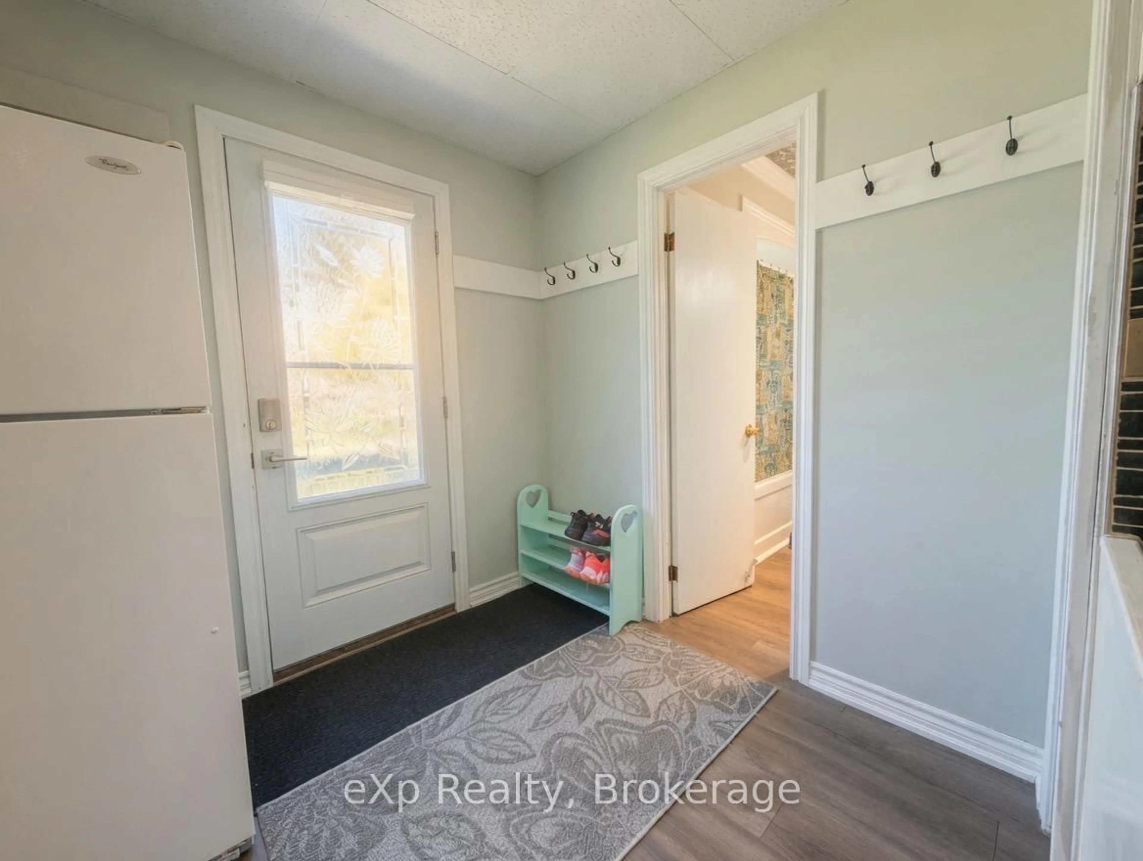 Indoor entryway for 240 Bay St, Saugeen Shores Ontario N0H 2L0