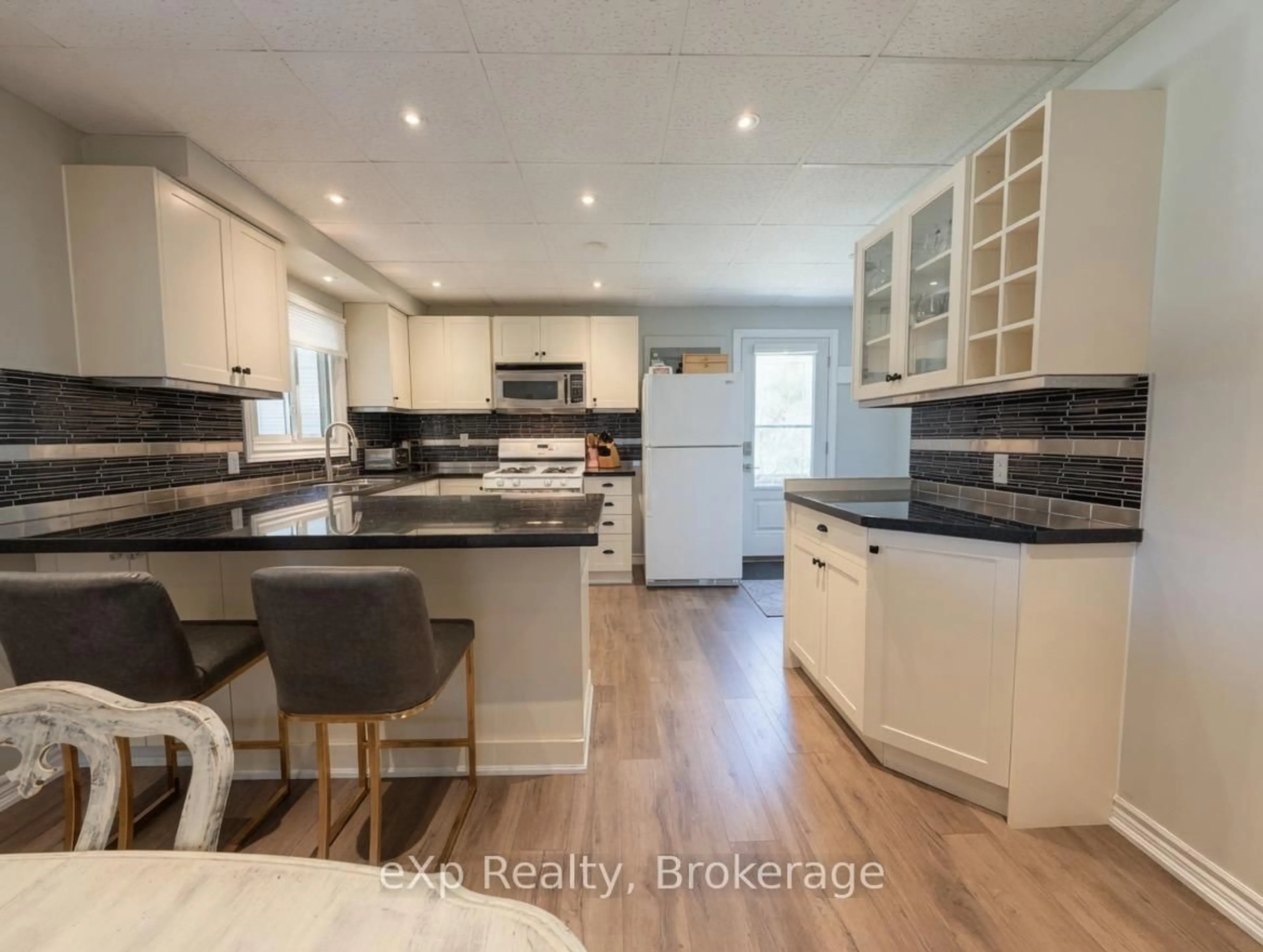 Open concept kitchen, unknown for 240 Bay St, Saugeen Shores Ontario N0H 2L0
