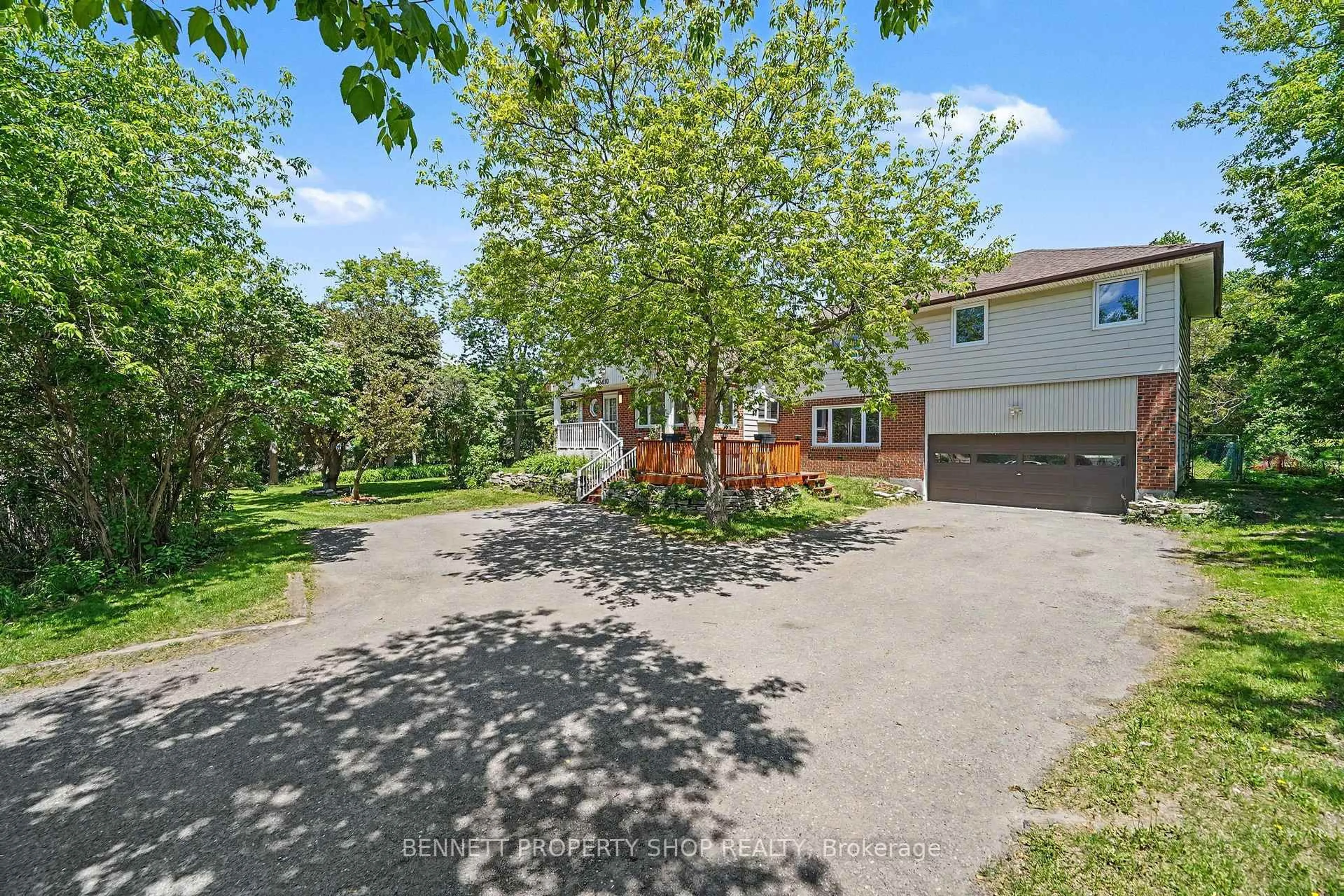 A pic from outside/outdoor area/front of a property/back of a property/a pic from drone, street for 5410 Old Richmond Rd, Ottawa Ontario K2R 1G7