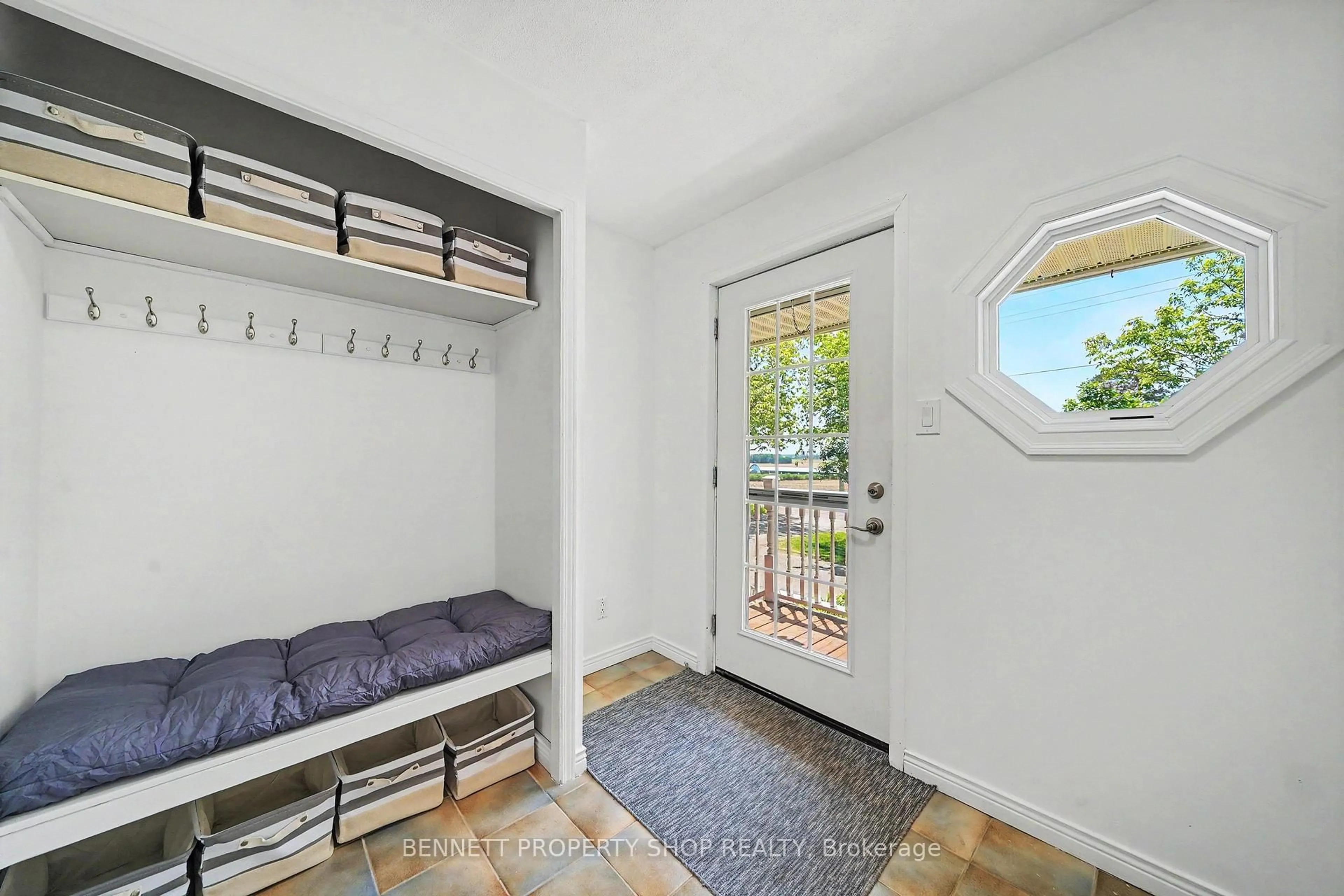 Indoor entryway for 5410 Old Richmond Rd, Ottawa Ontario K2R 1G7