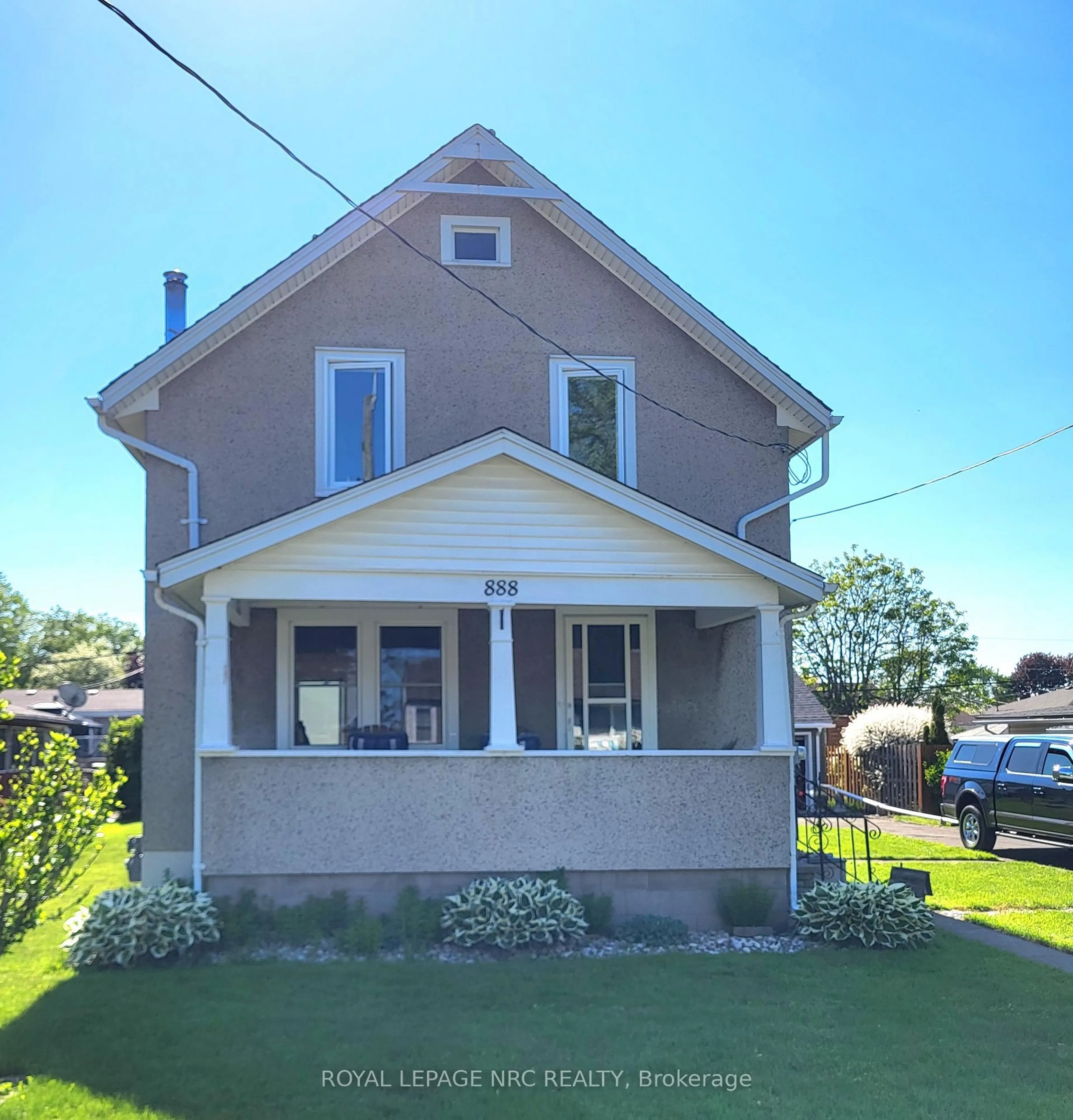 Home with vinyl exterior material, street for 888 Steele St, Port Colborne Ontario L3K 4Z6