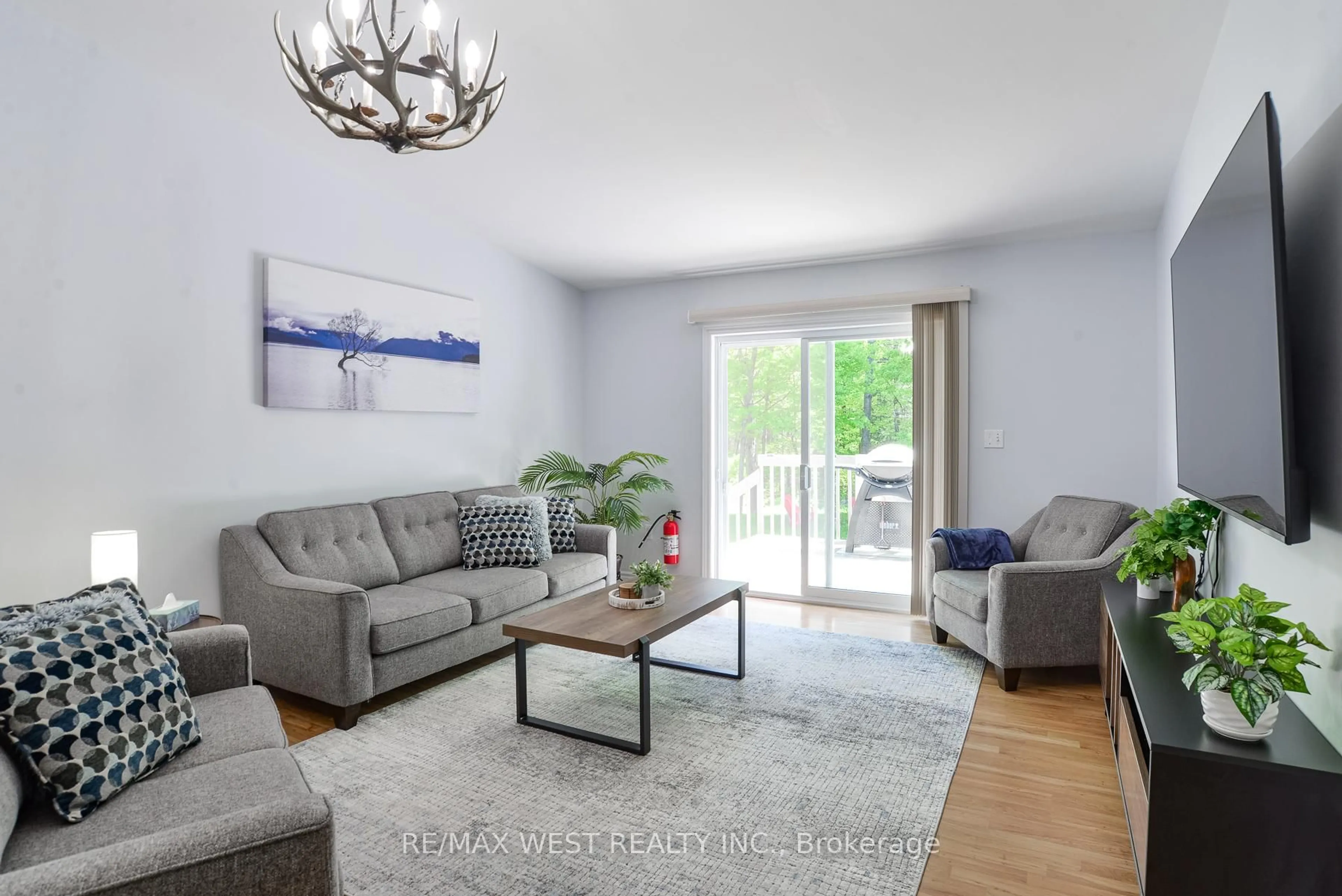Living room with furniture, unknown for 1084 Bonnie Lake Rd, Bracebridge Ontario P1L 1W9