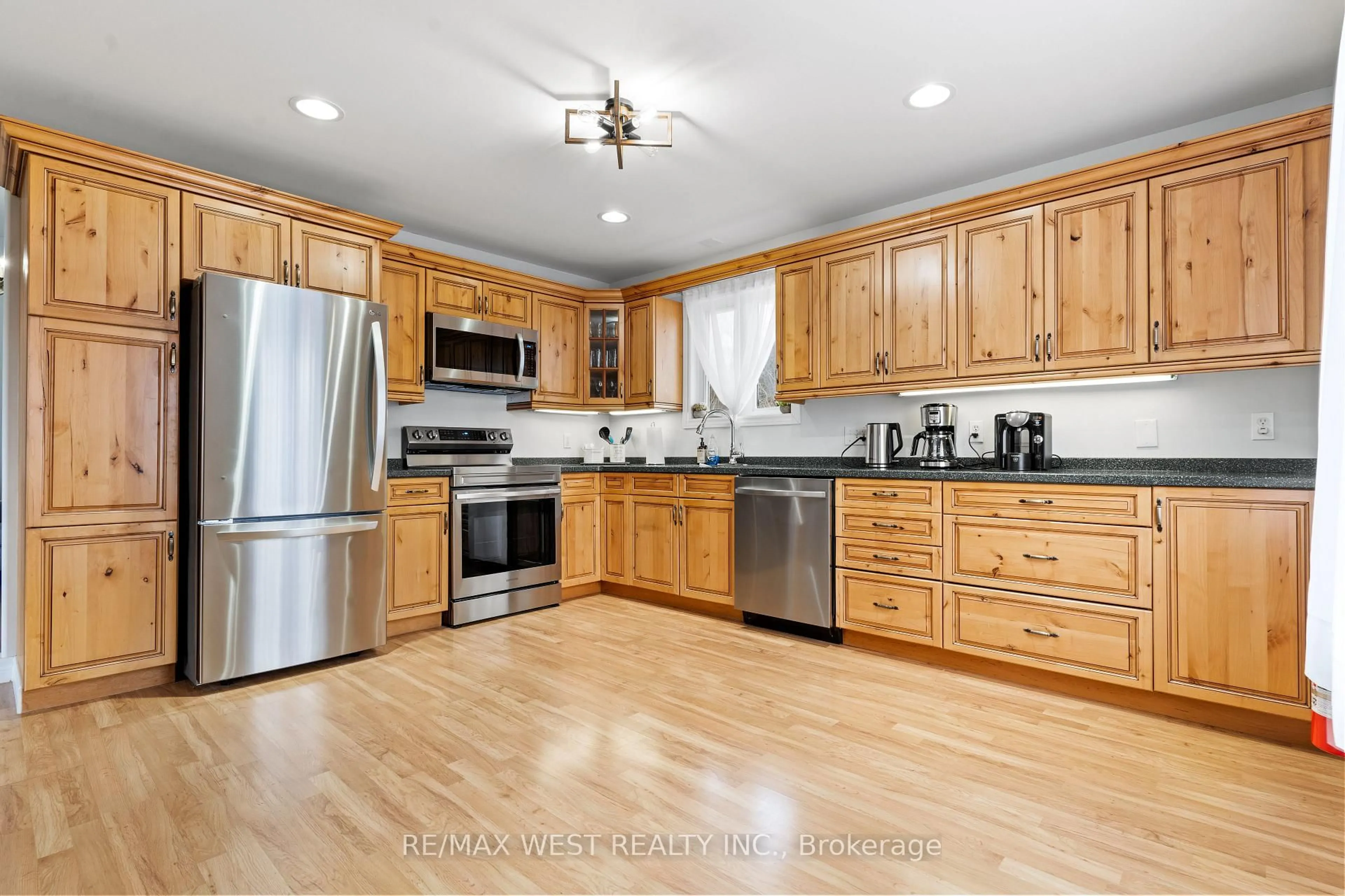 Open concept kitchen, unknown for 1084 Bonnie Lake Rd, Bracebridge Ontario P1L 1W9