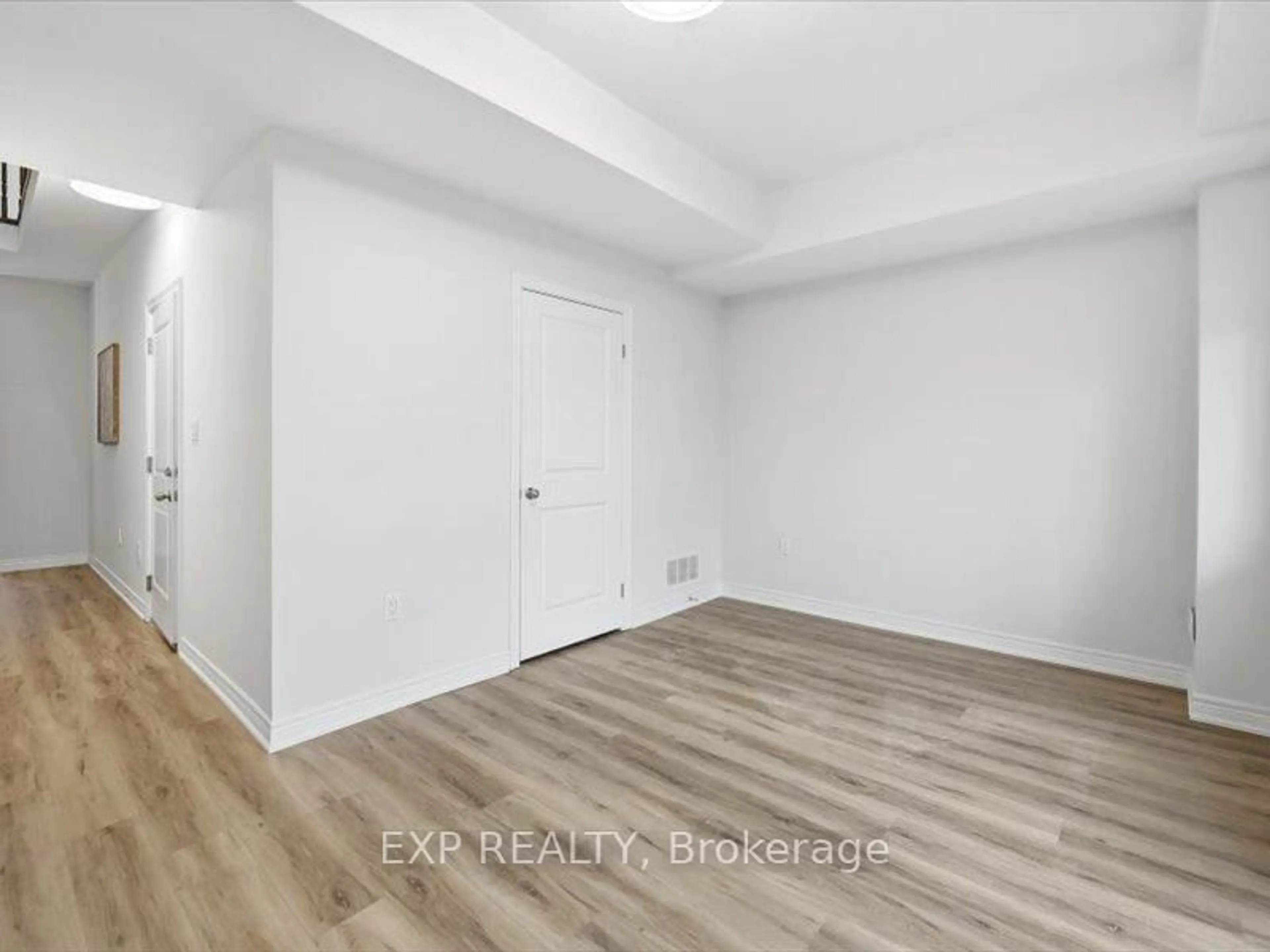 Indoor entryway for 122 Dundas St #9, Hamilton Ontario L9H 7N3