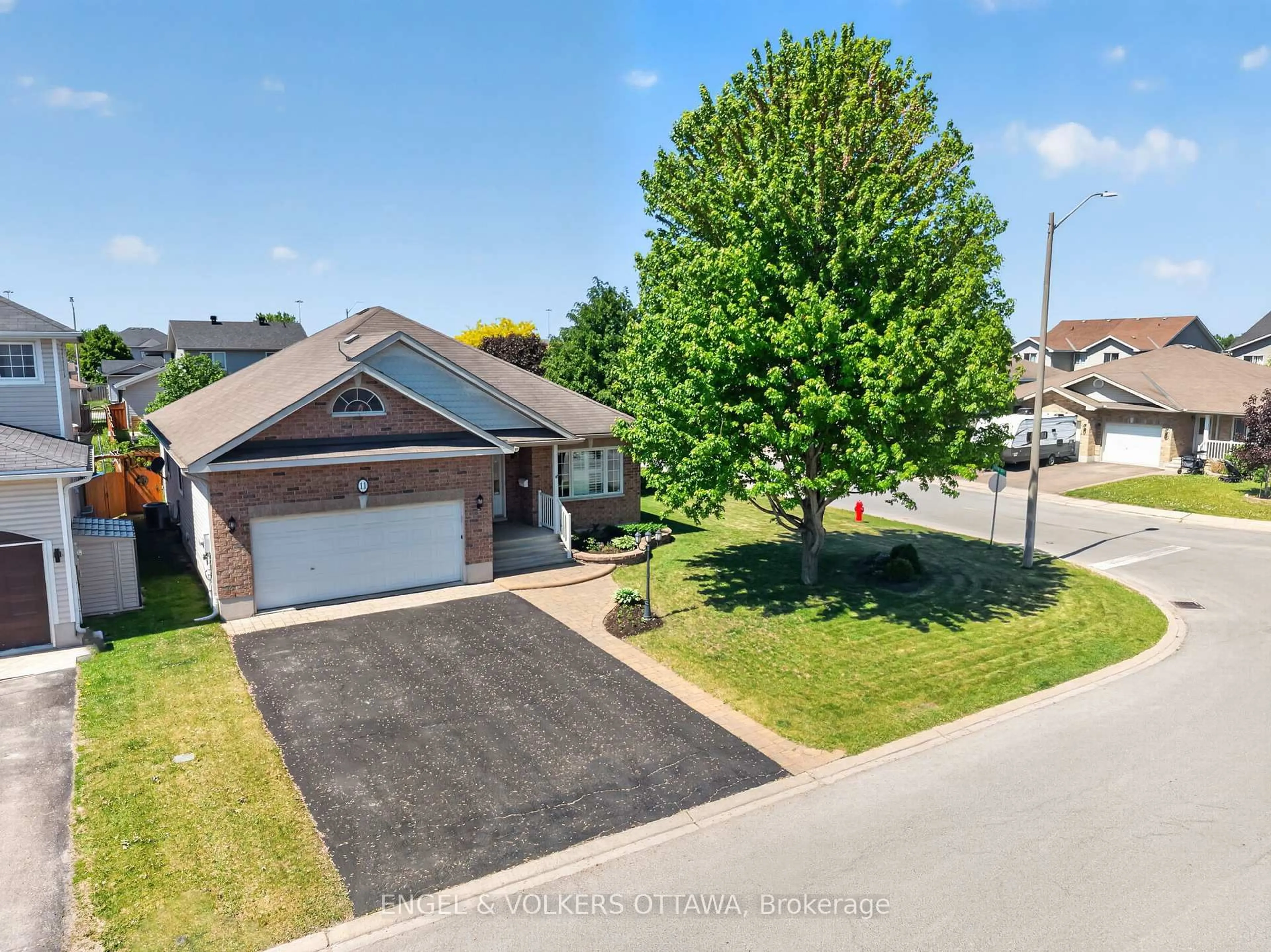 A pic from outside/outdoor area/front of a property/back of a property/a pic from drone, street for 11 Frieday St, Arnprior Ontario K7S 0A5