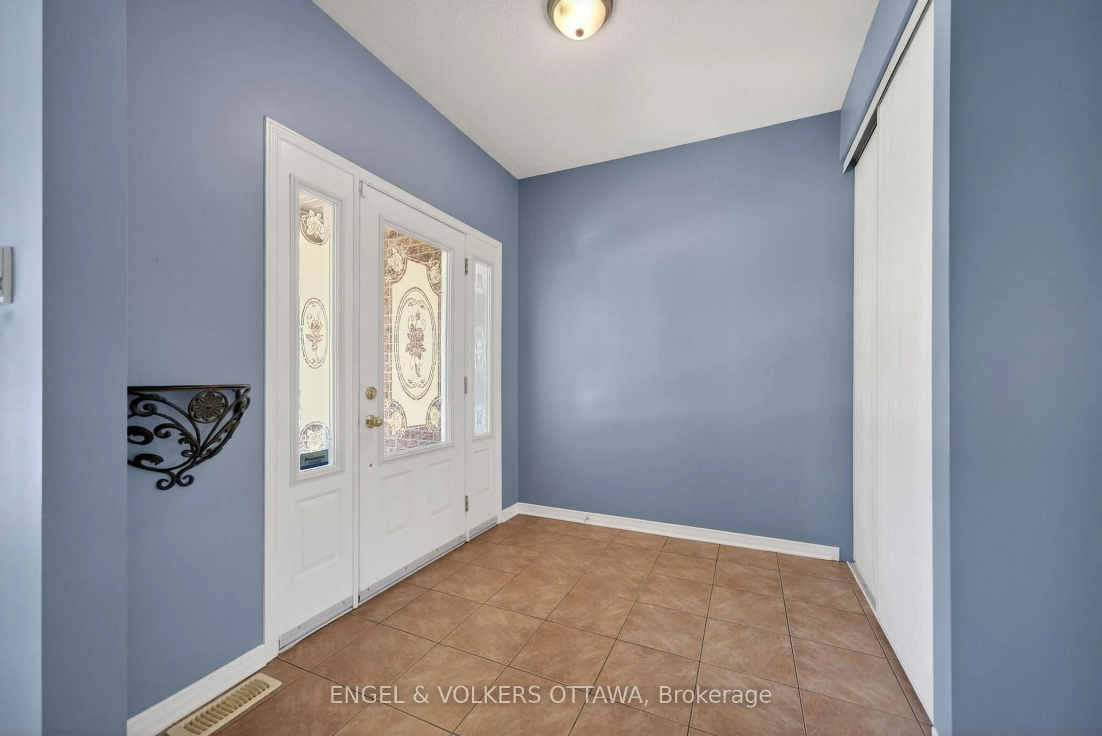Indoor entryway for 11 Frieday St, Arnprior Ontario K7S 0A5
