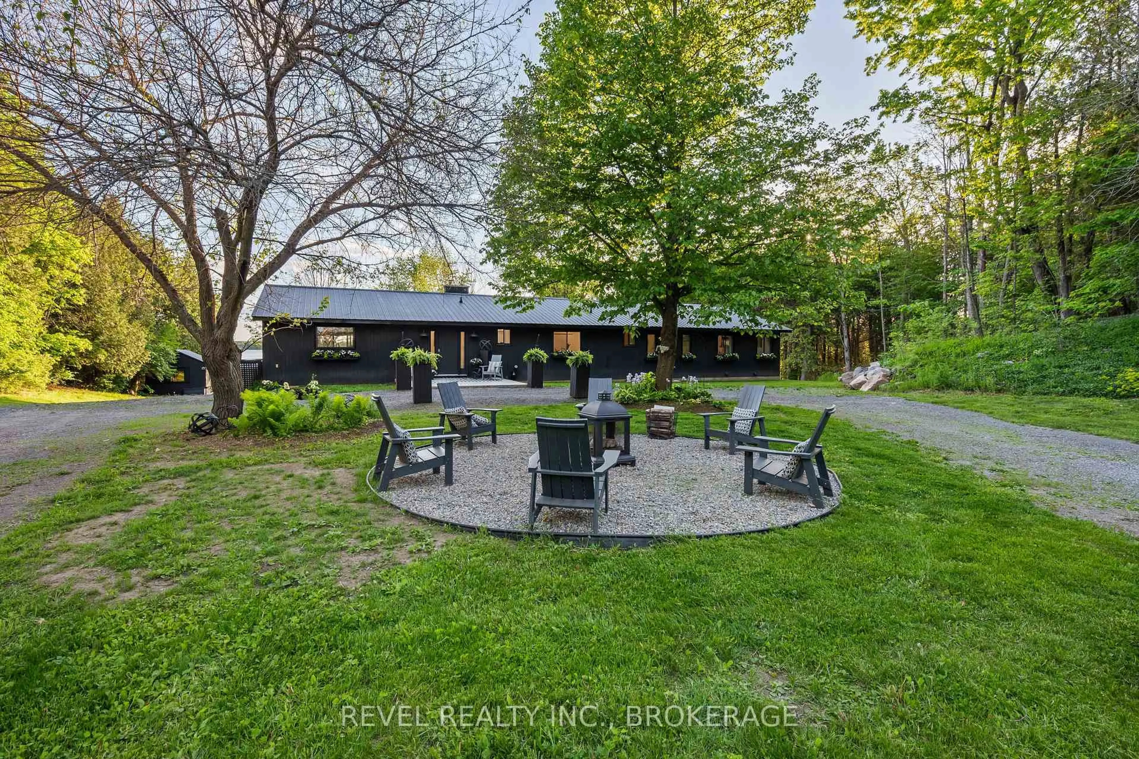 A pic from outside/outdoor area/front of a property/back of a property/a pic from drone, unknown for 98 Juniper Lane, Tamworth Ontario K0K 3G0