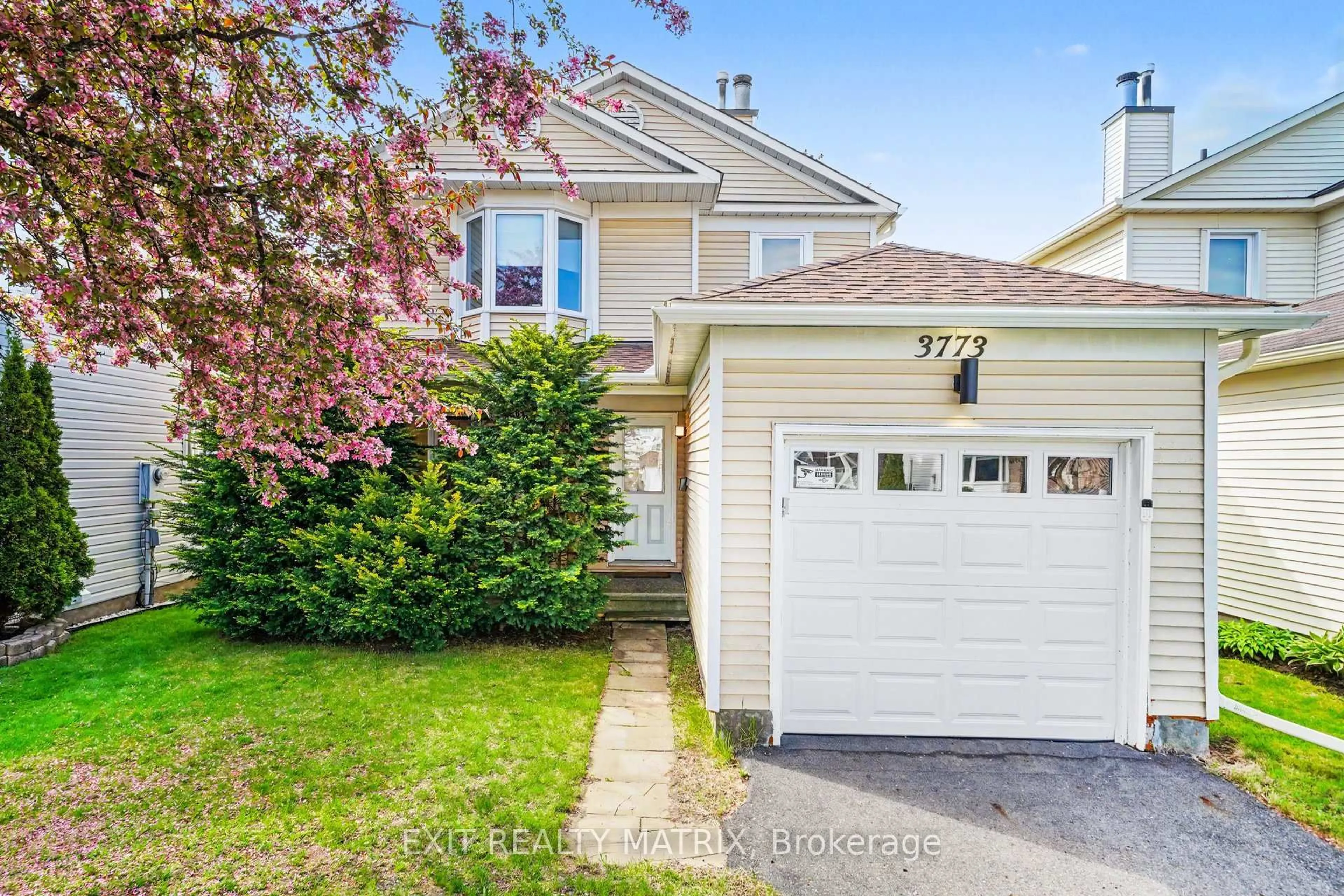 Home with vinyl exterior material, street for 3773 Autumnwood St, Ottawa Ontario K1T 2G7