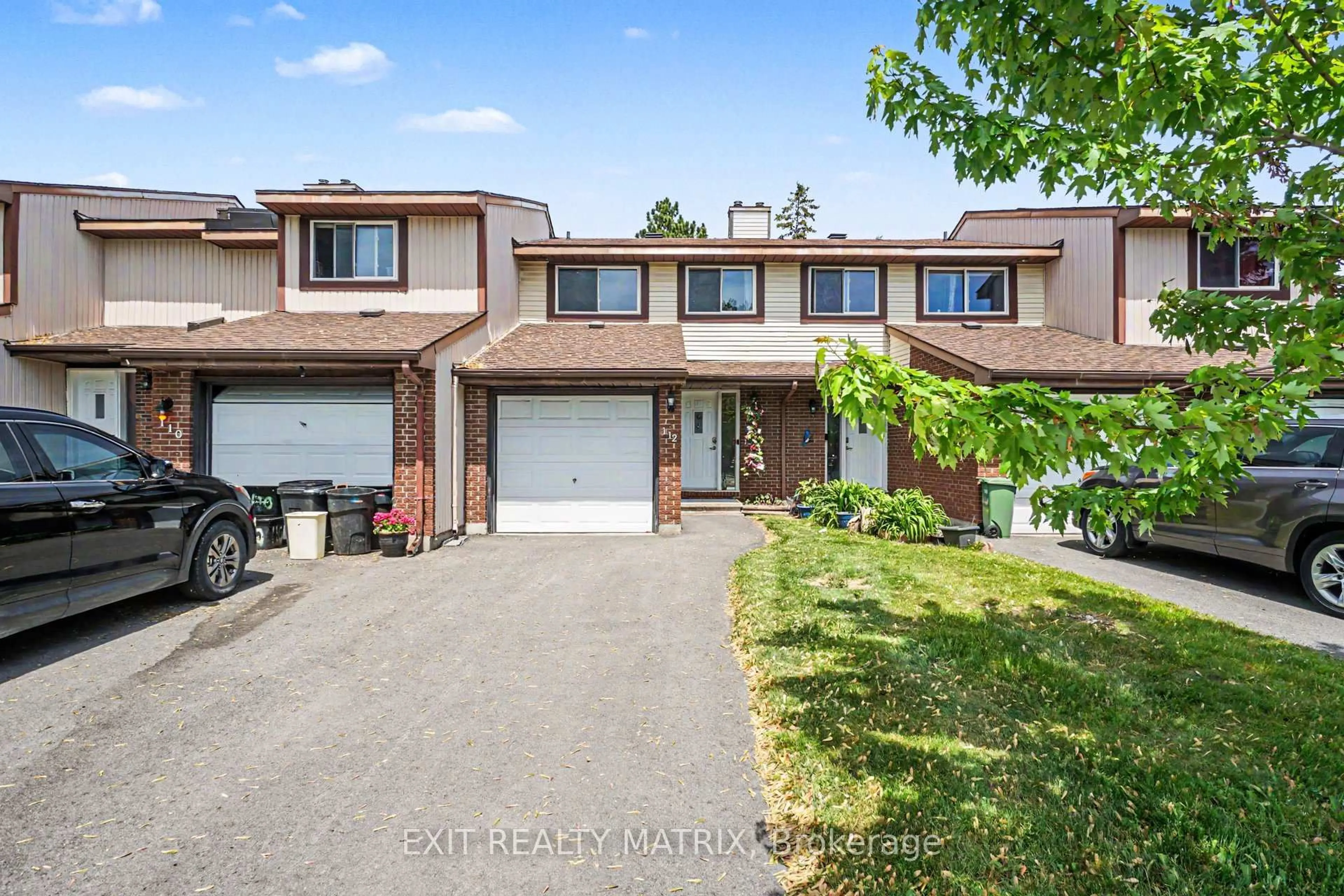 A pic from outside/outdoor area/front of a property/back of a property/a pic from drone, street for 112 Castlefrank Rd, Ottawa Ontario K2L 2Y8