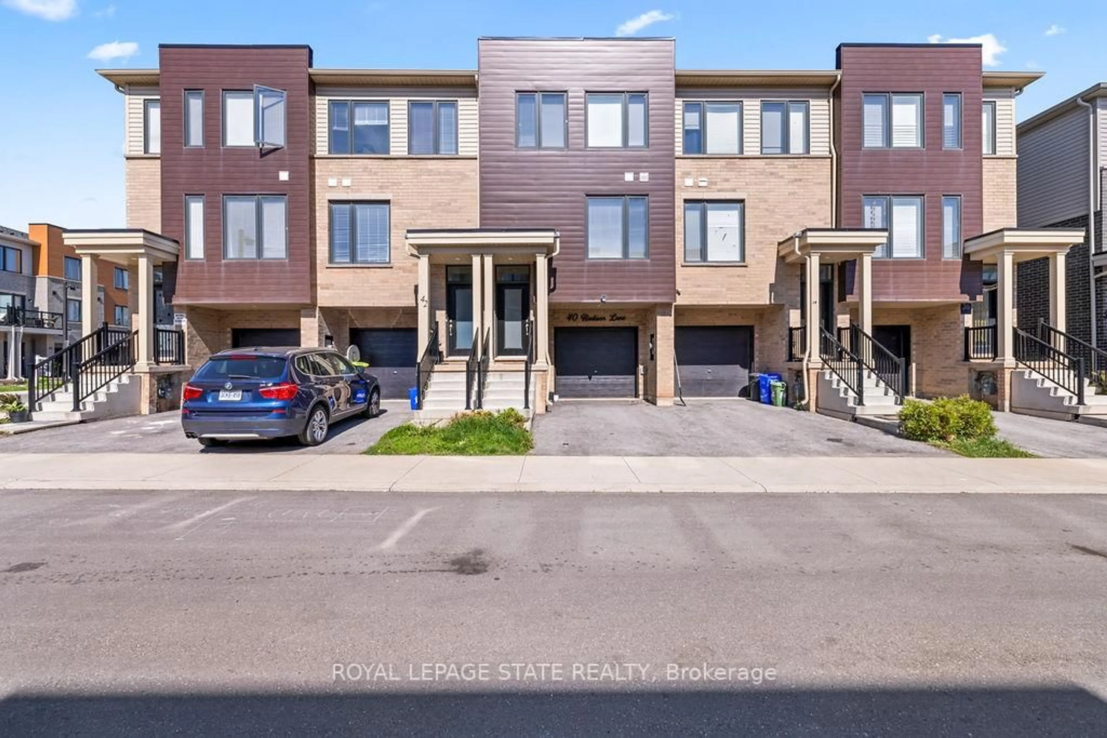 A pic from outside/outdoor area/front of a property/back of a property/a pic from drone, street for 40 Radison Lane, Hamilton Ontario L8H 0B5
