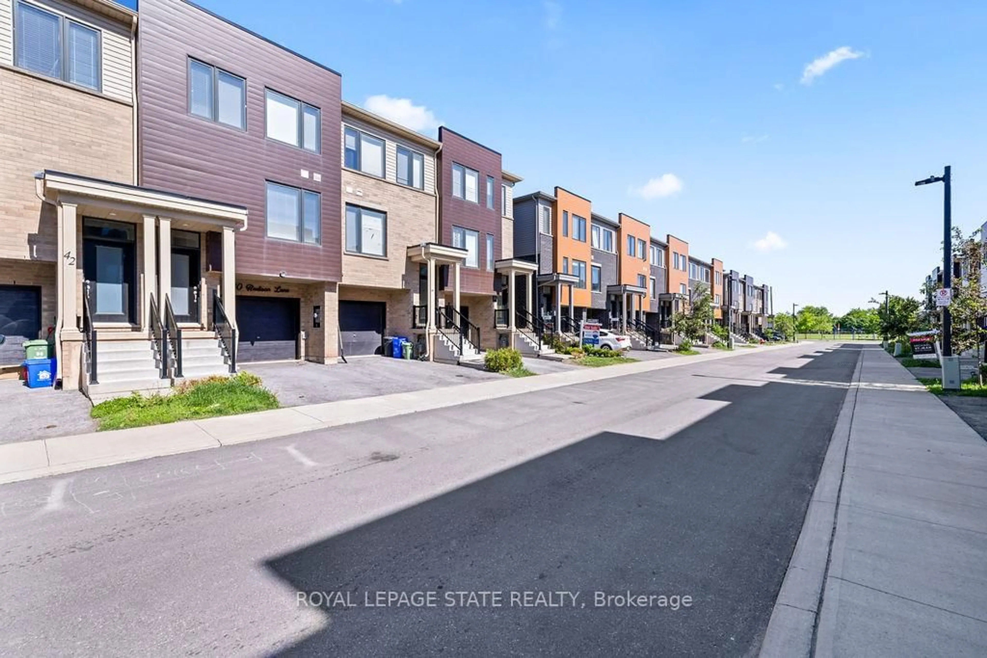 A pic from outside/outdoor area/front of a property/back of a property/a pic from drone, street for 40 Radison Lane, Hamilton Ontario L8H 0B5