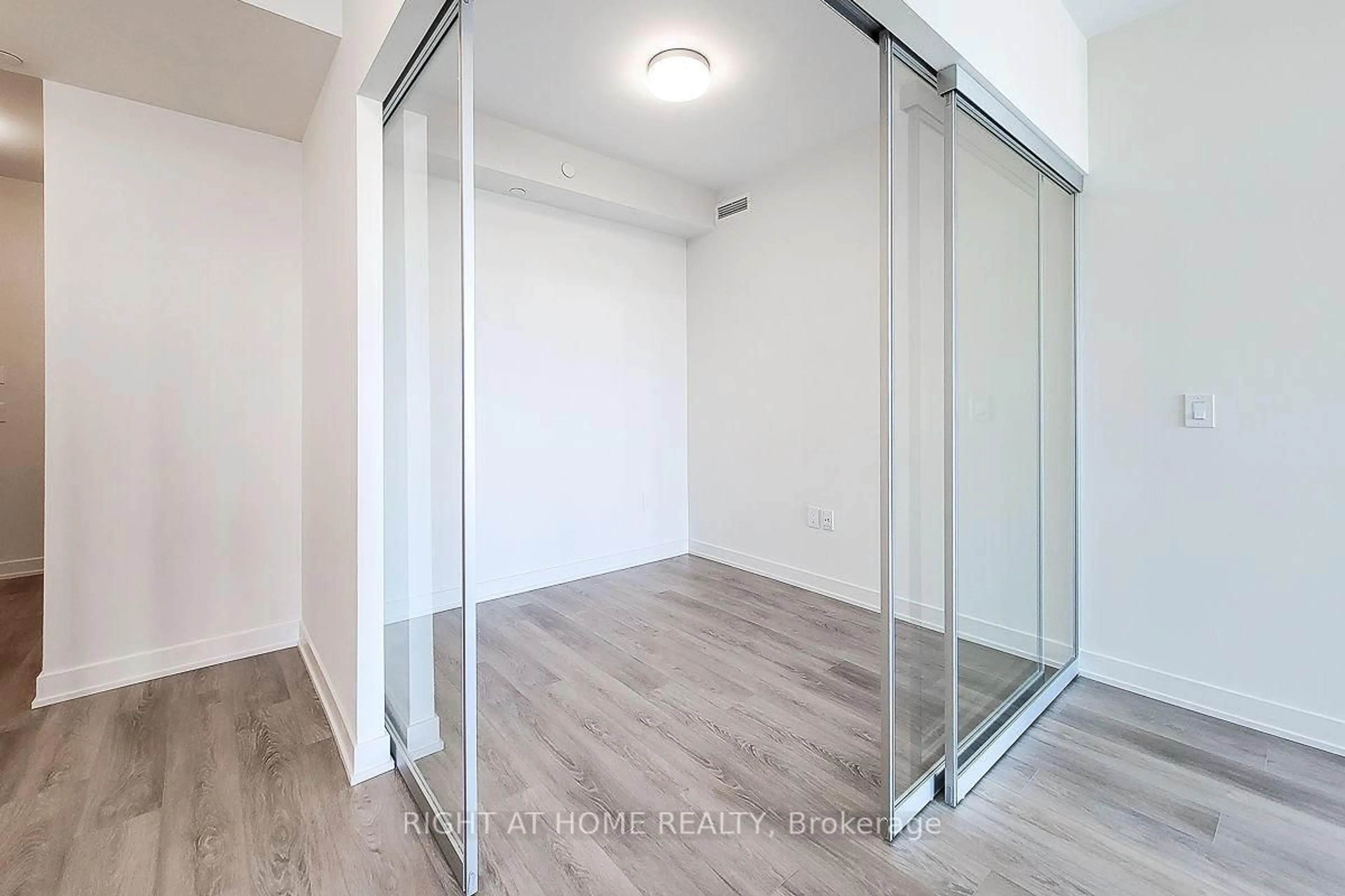 A pic of a room for 212 King William St #817, Hamilton Ontario L8R 0A6