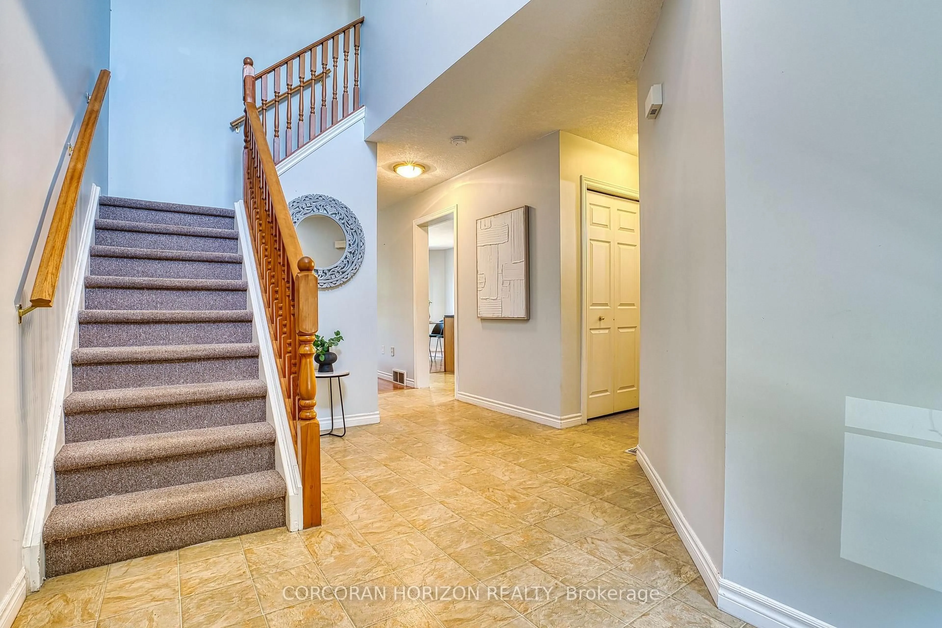 Indoor entryway for 35 Lady Crt, St. Marys Ontario N4X 1E5