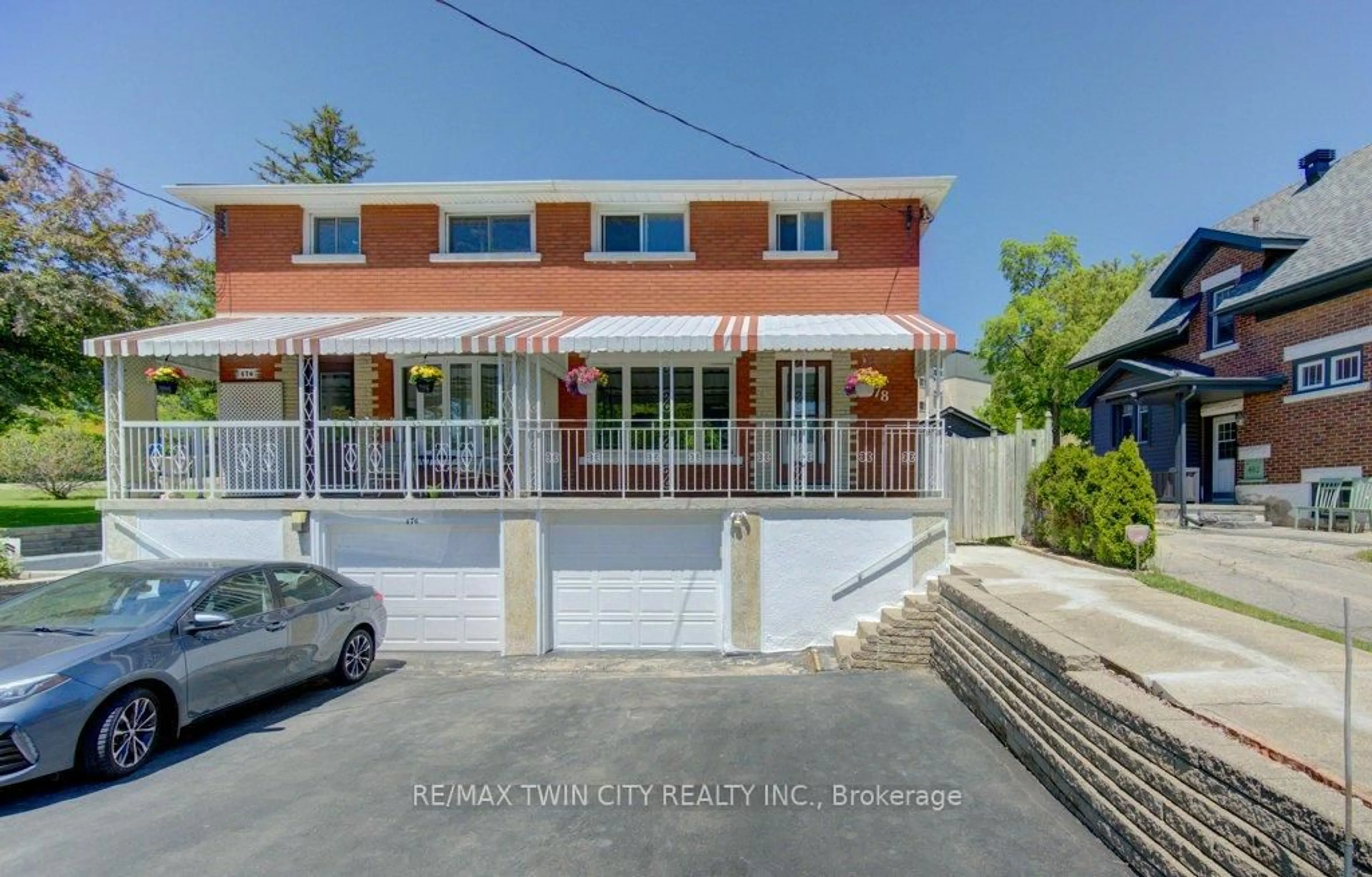 A pic from outside/outdoor area/front of a property/back of a property/a pic from drone, street for 478 Wellington St, Kitchener Ontario N2H 5L5