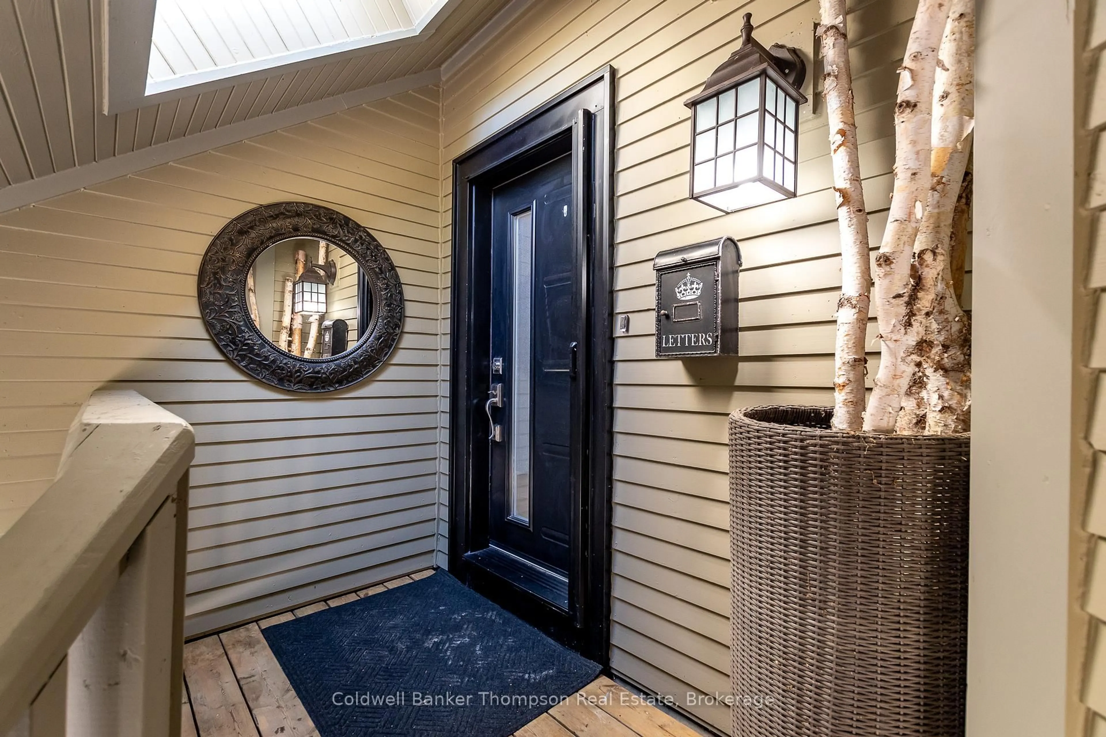 Indoor entryway for 4321 Grandview Bayside Dr, Huntsville Ontario P1H 2J5