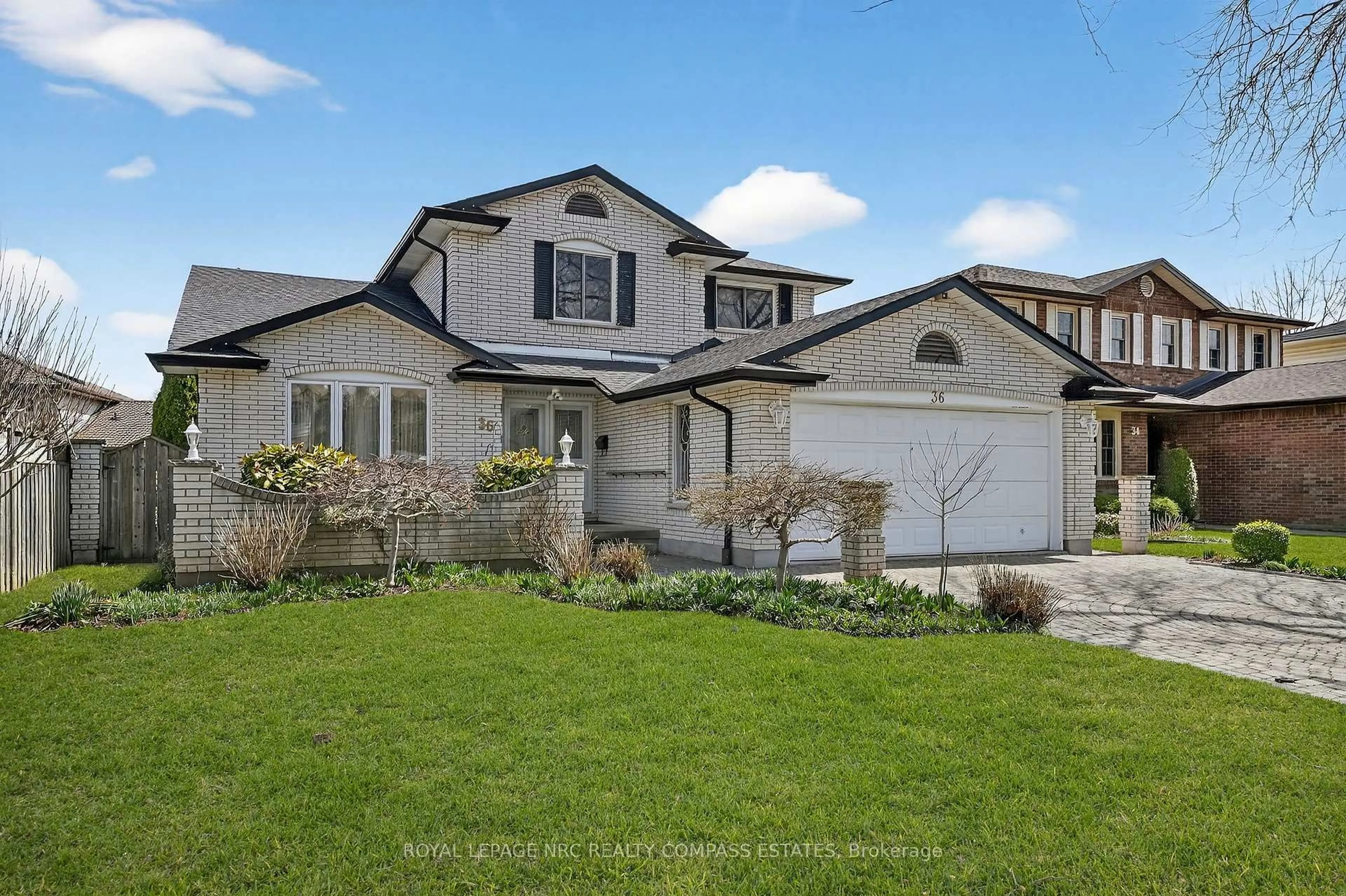 Home with vinyl exterior material, street for 36 Chancery Circ, St. Catharines Ontario L2M 7R3
