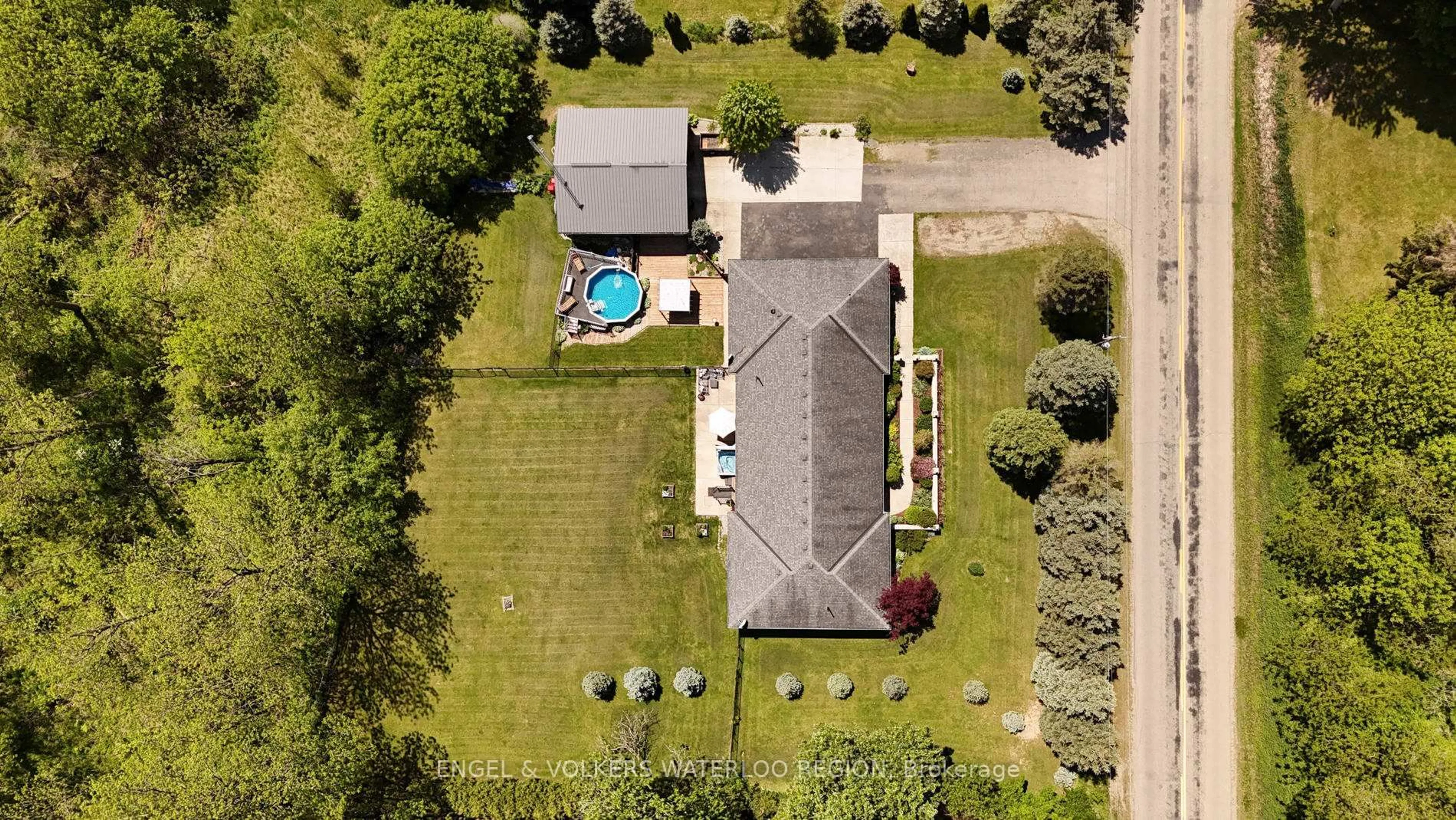 A pic from outside/outdoor area/front of a property/back of a property/a pic from drone, street for 48 German School Rd, Brant Ontario N3L 3E1