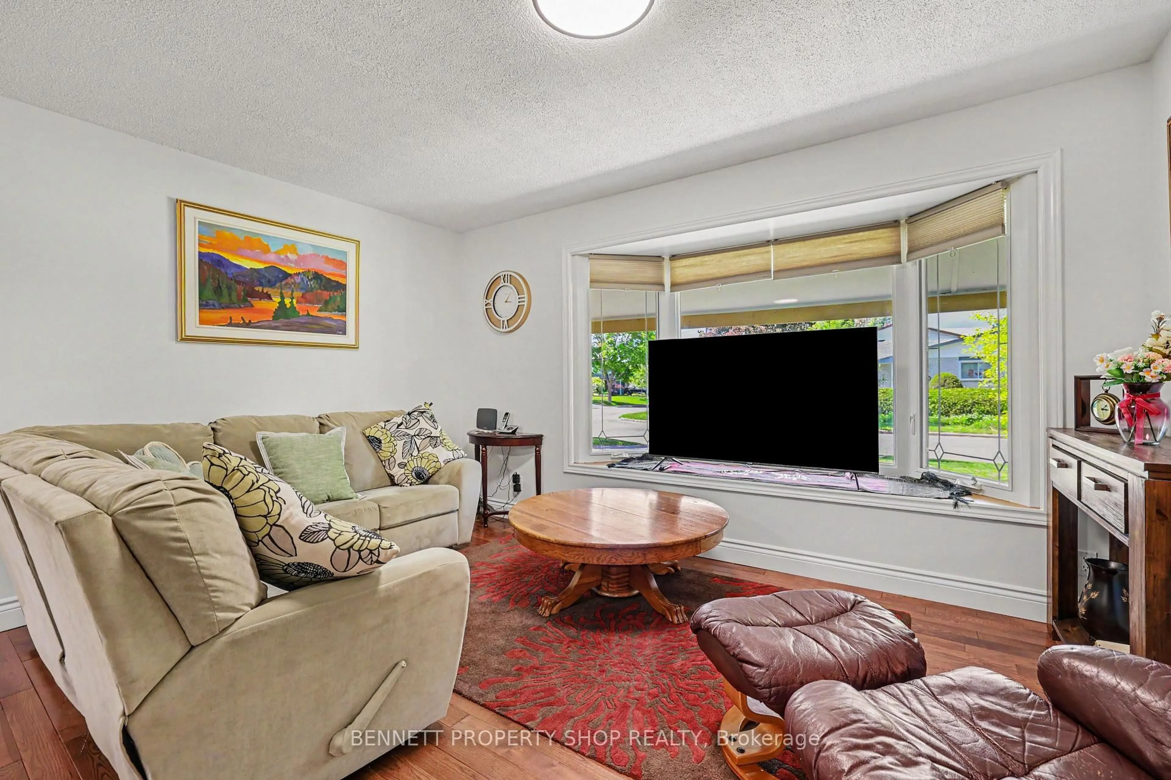 Living room with furniture, unknown for 2736 Stone Cres, Ottawa Ontario K2H 6Z1