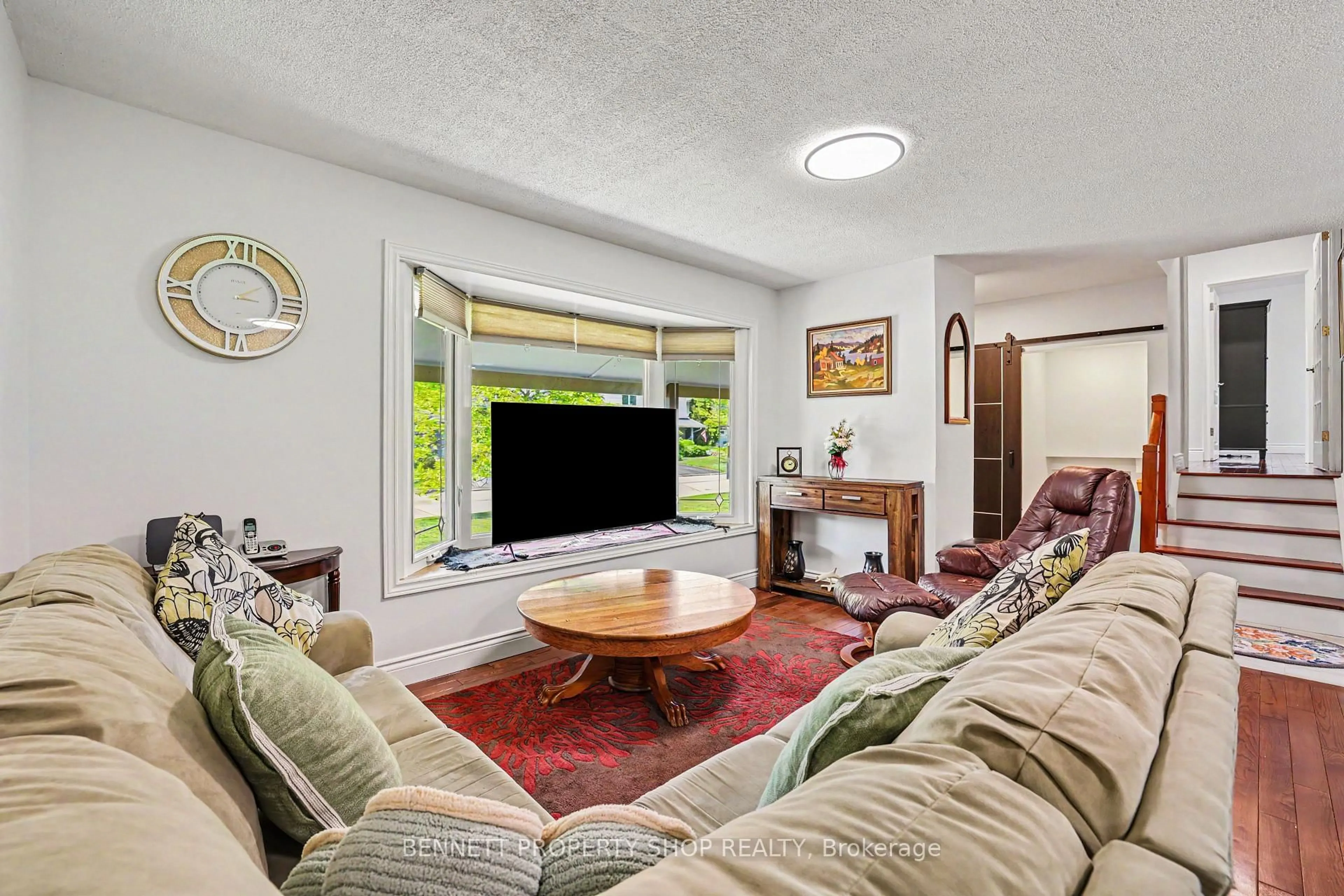 Living room with furniture, unknown for 2736 Stone Cres, Ottawa Ontario K2H 6Z1