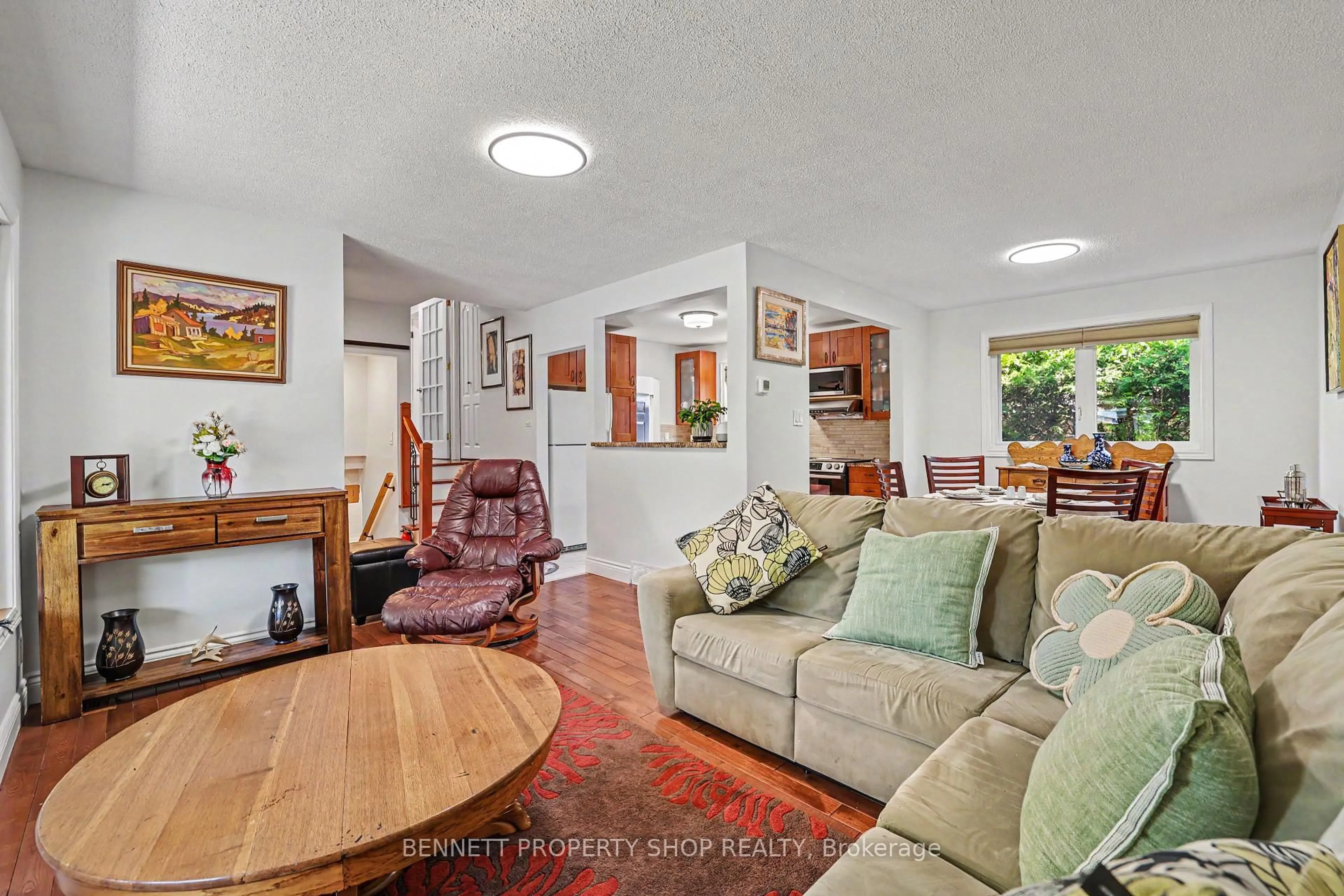 Living room with furniture, unknown for 2736 Stone Cres, Ottawa Ontario K2H 6Z1