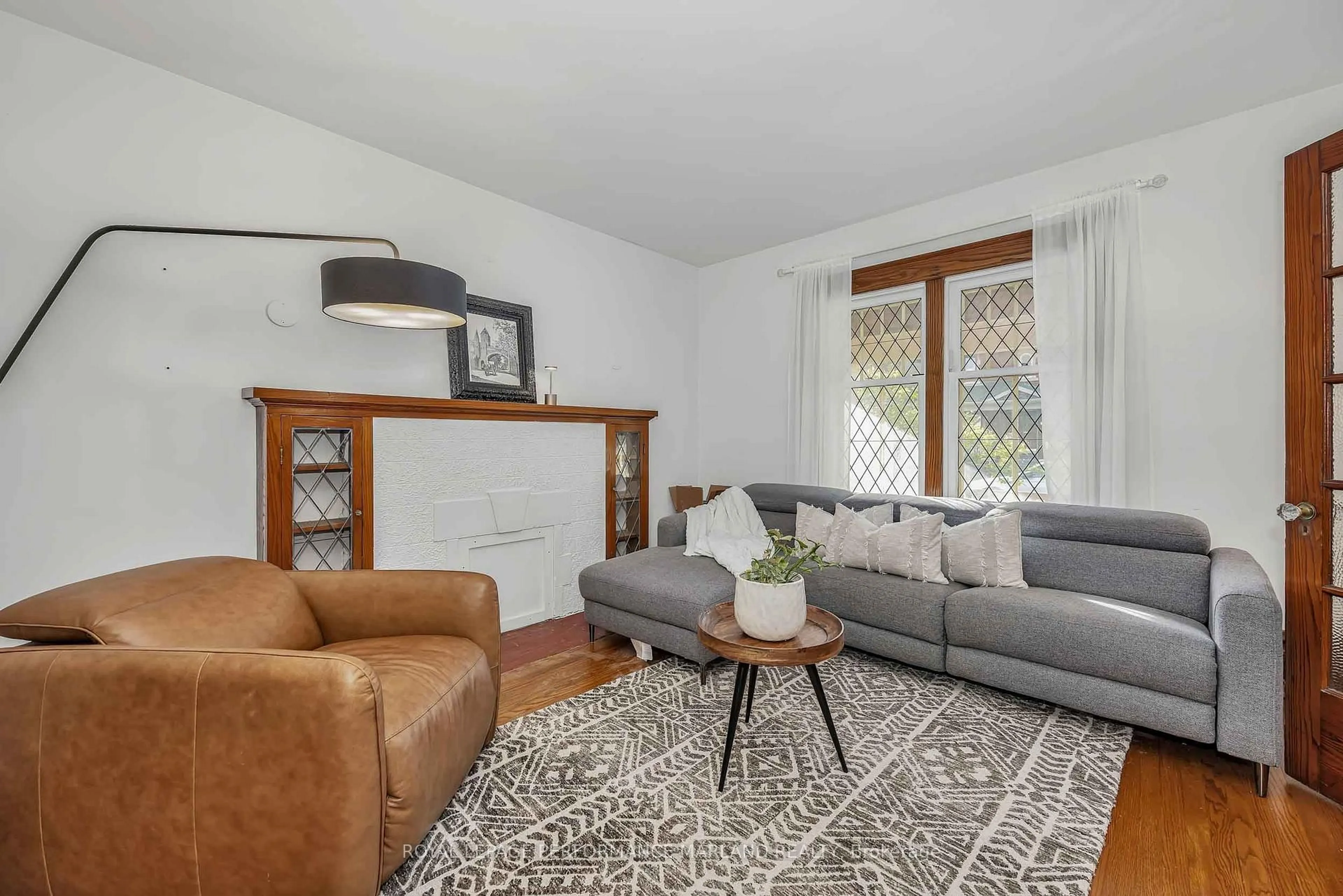 Living room with furniture, unknown for 118 Aylmer Ave, Ottawa Ontario K1S 2X9