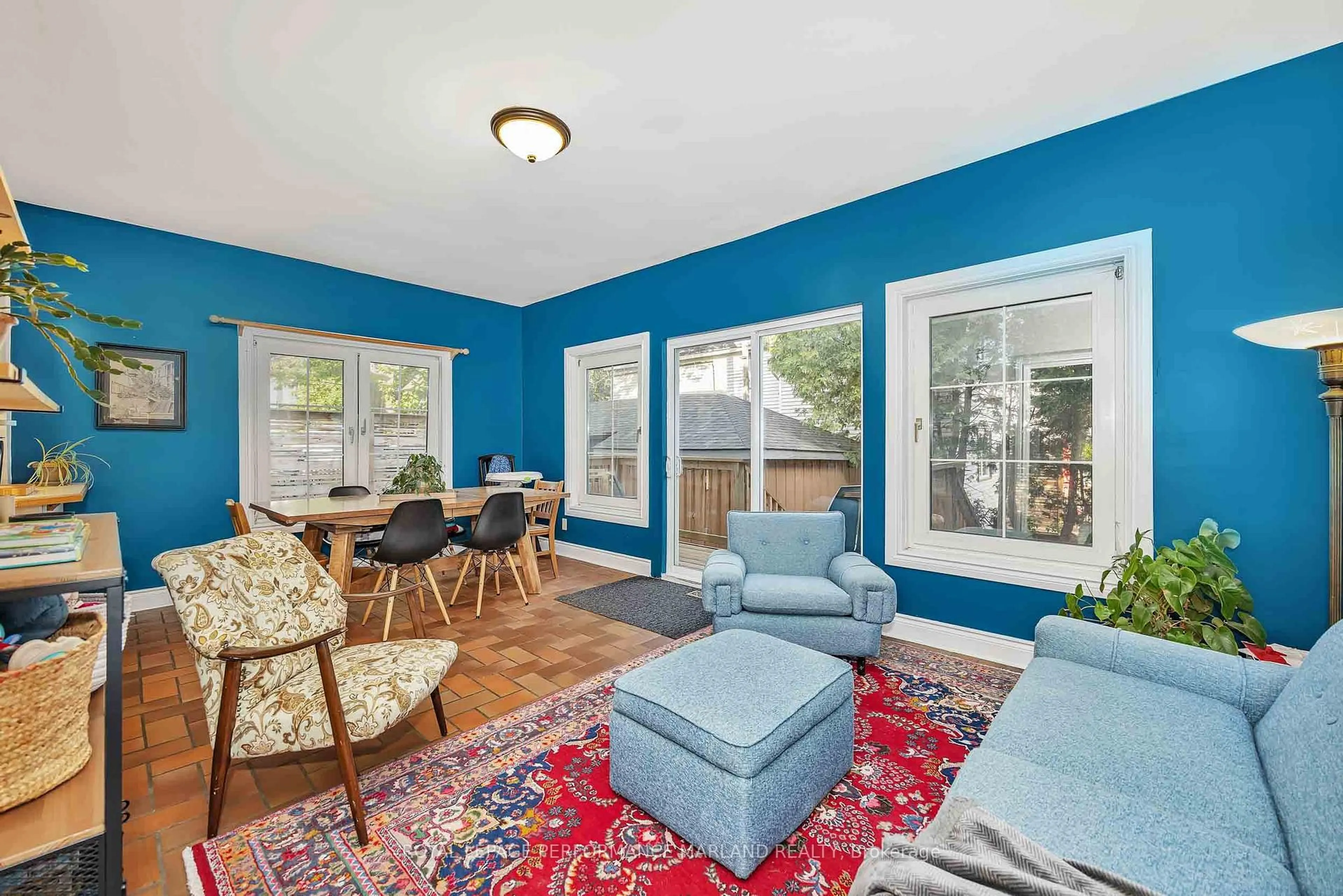 Living room with furniture, unknown for 118 Aylmer Ave, Ottawa Ontario K1S 2X9