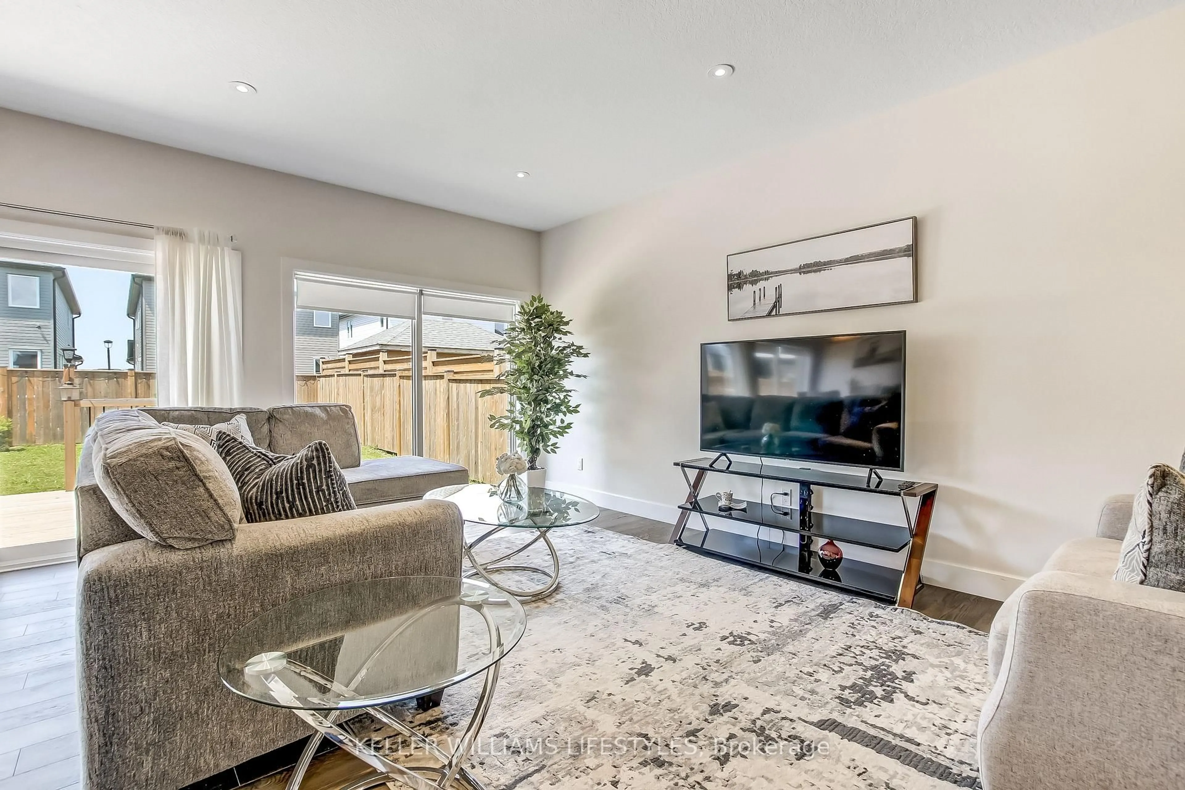 Living room with furniture, unknown for 2967 Heardcreek Tr, London North Ontario N6G 0X8