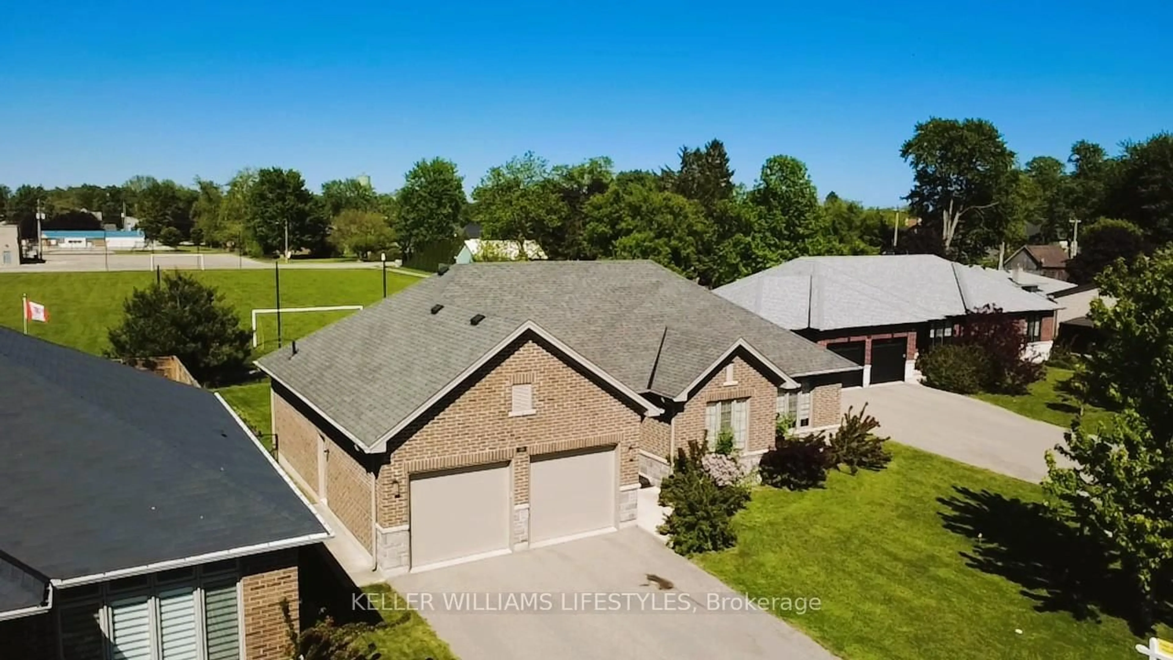 A pic from outside/outdoor area/front of a property/back of a property/a pic from drone, unknown for 189 Leitch St, Dutton/Dunwich Ontario N0L 1J0