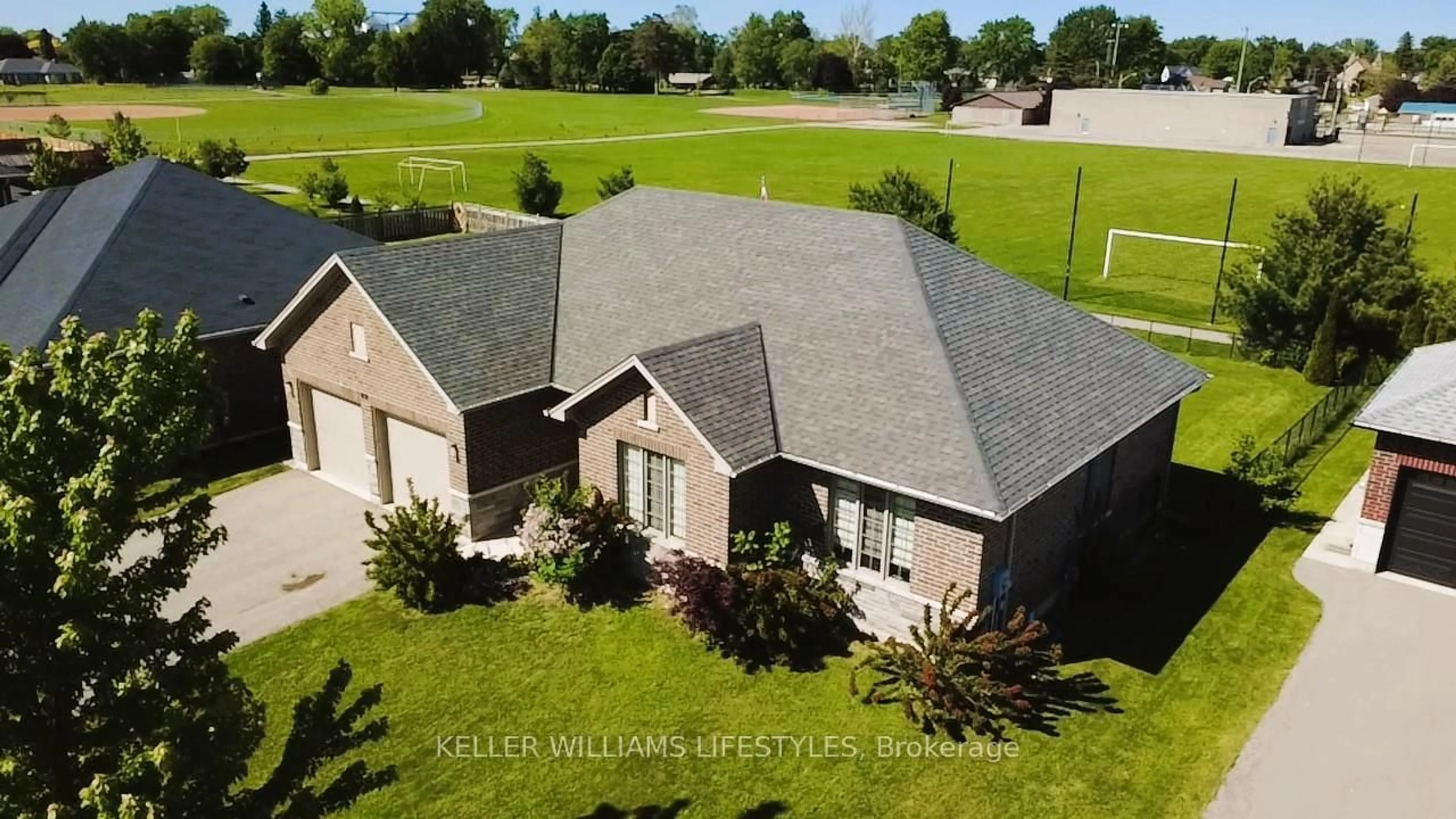 A pic from outside/outdoor area/front of a property/back of a property/a pic from drone, unknown for 189 Leitch St, Dutton/Dunwich Ontario N0L 1J0