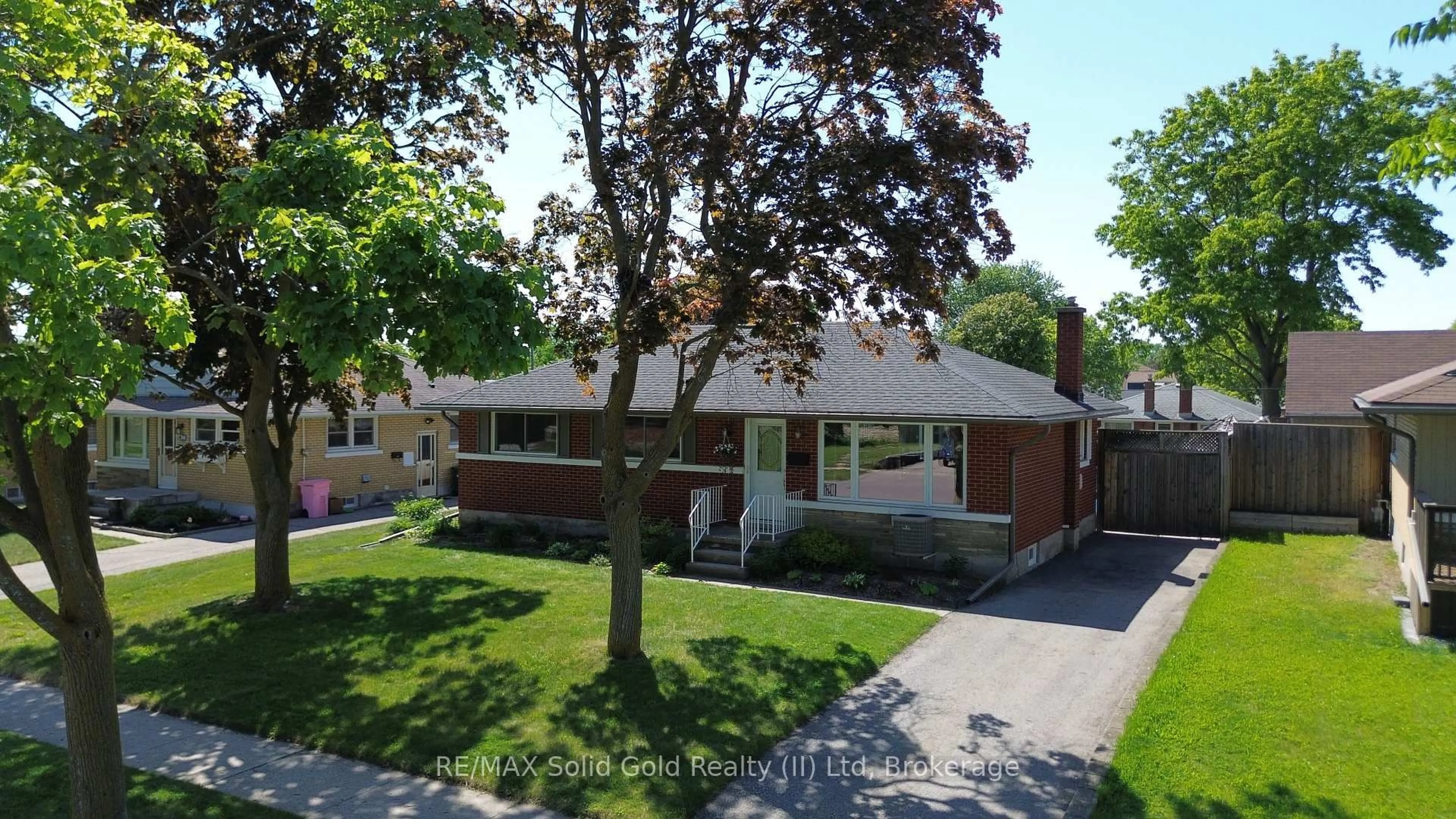 Home with brick exterior material, street for 26 Woodhaven Rd, Kitchener Ontario N2C 1T6
