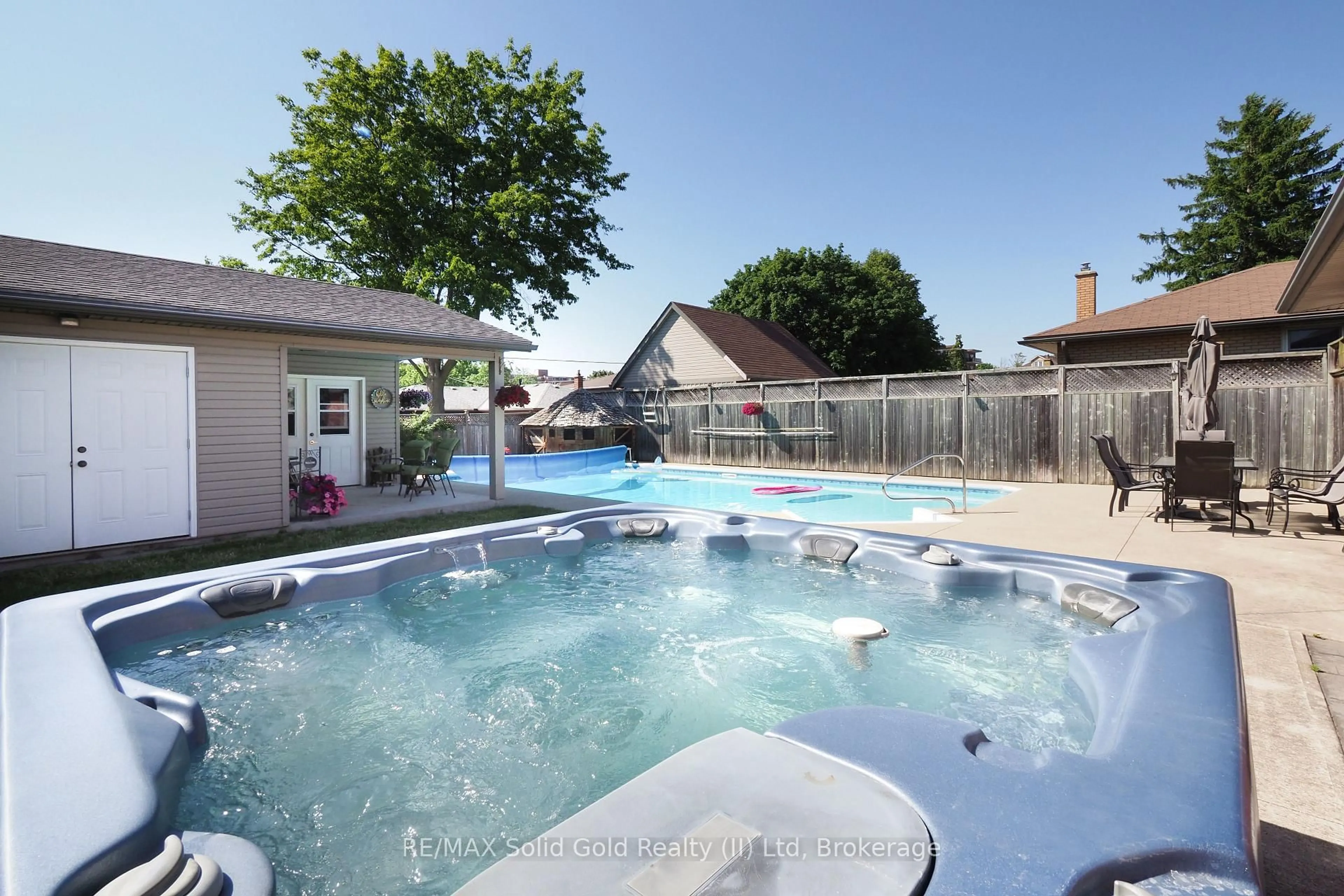 Pool for 26 Woodhaven Rd, Kitchener Ontario N2C 1T6