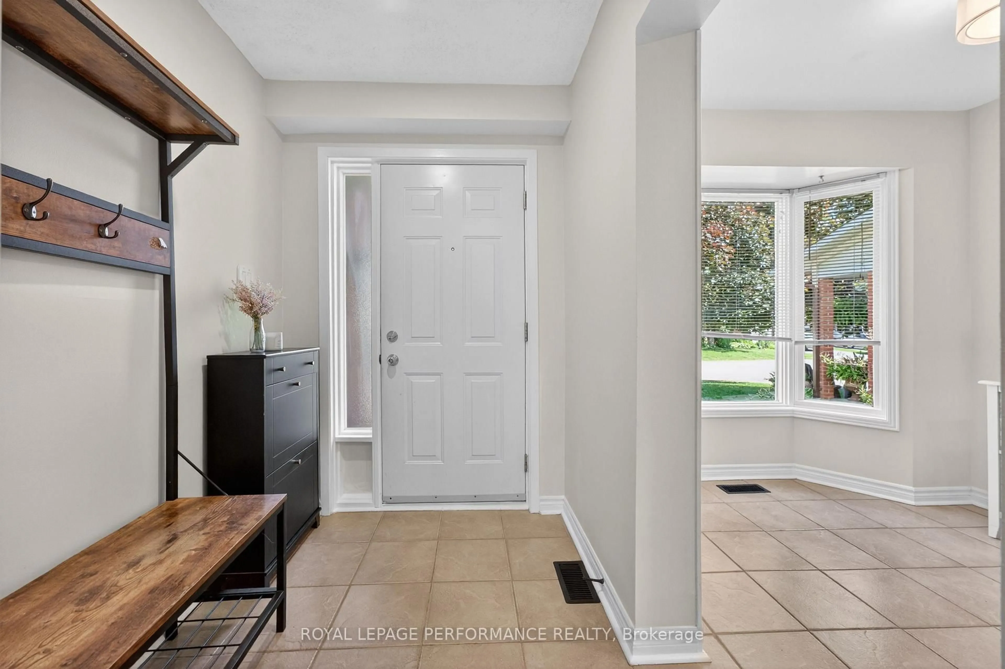 Indoor entryway for 12 Barra Ave, Ottawa Ontario K2L 2R8