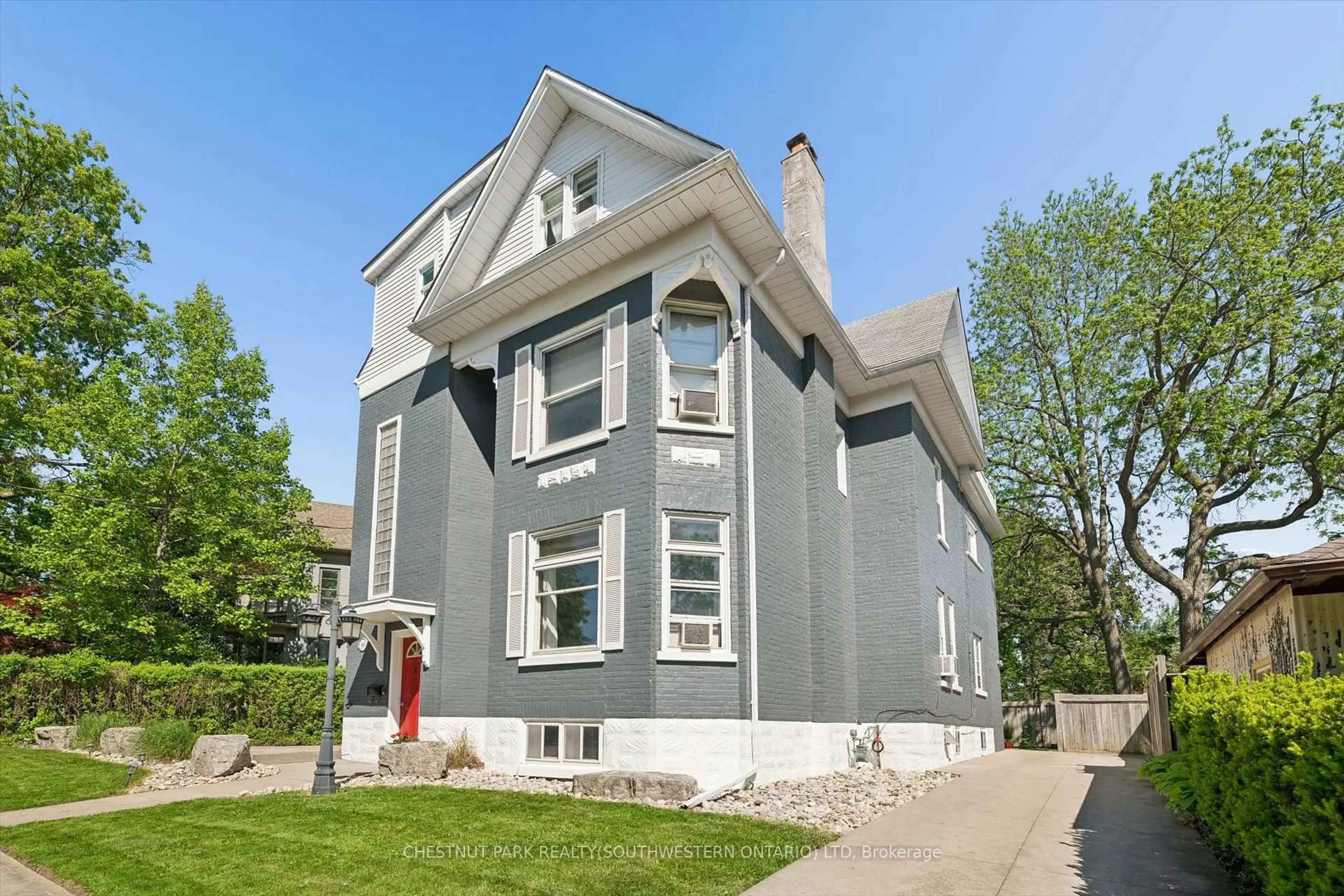 Home with vinyl exterior material, street for 149 Young St, Kitchener Ontario N2H 4Z5