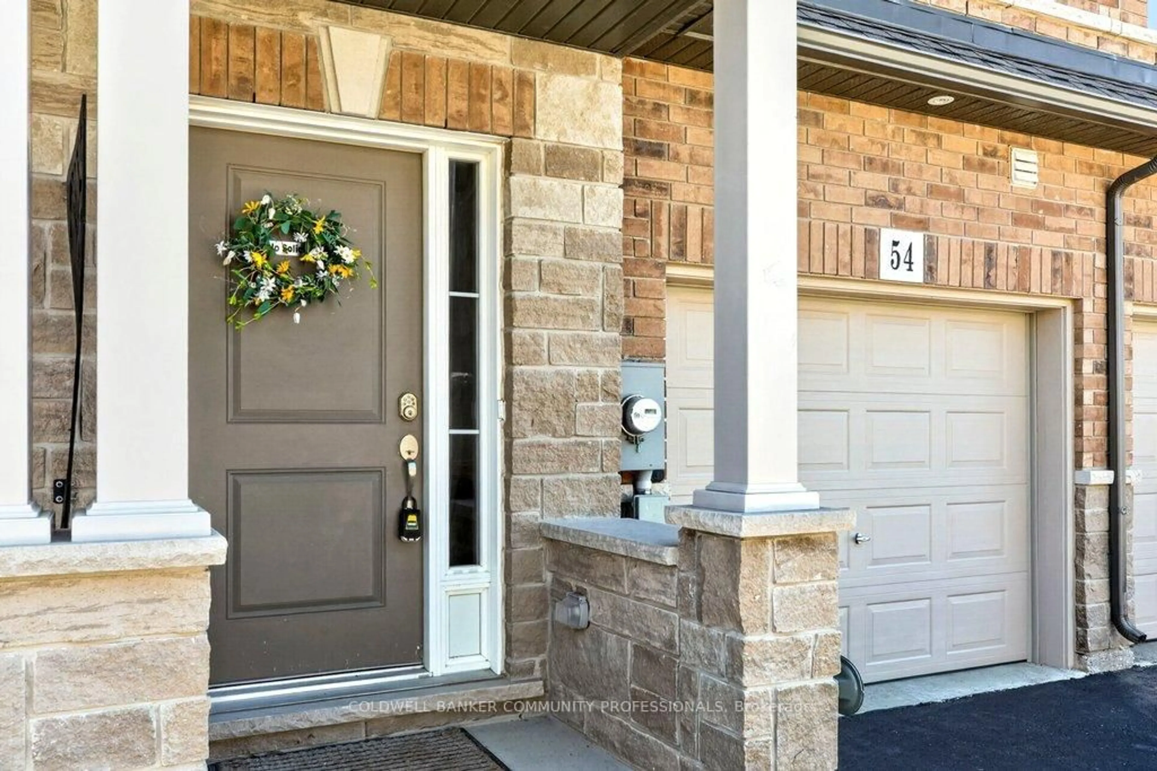 Indoor entryway for 54 Aquarius Cres, Hamilton Ontario L0R 1P0