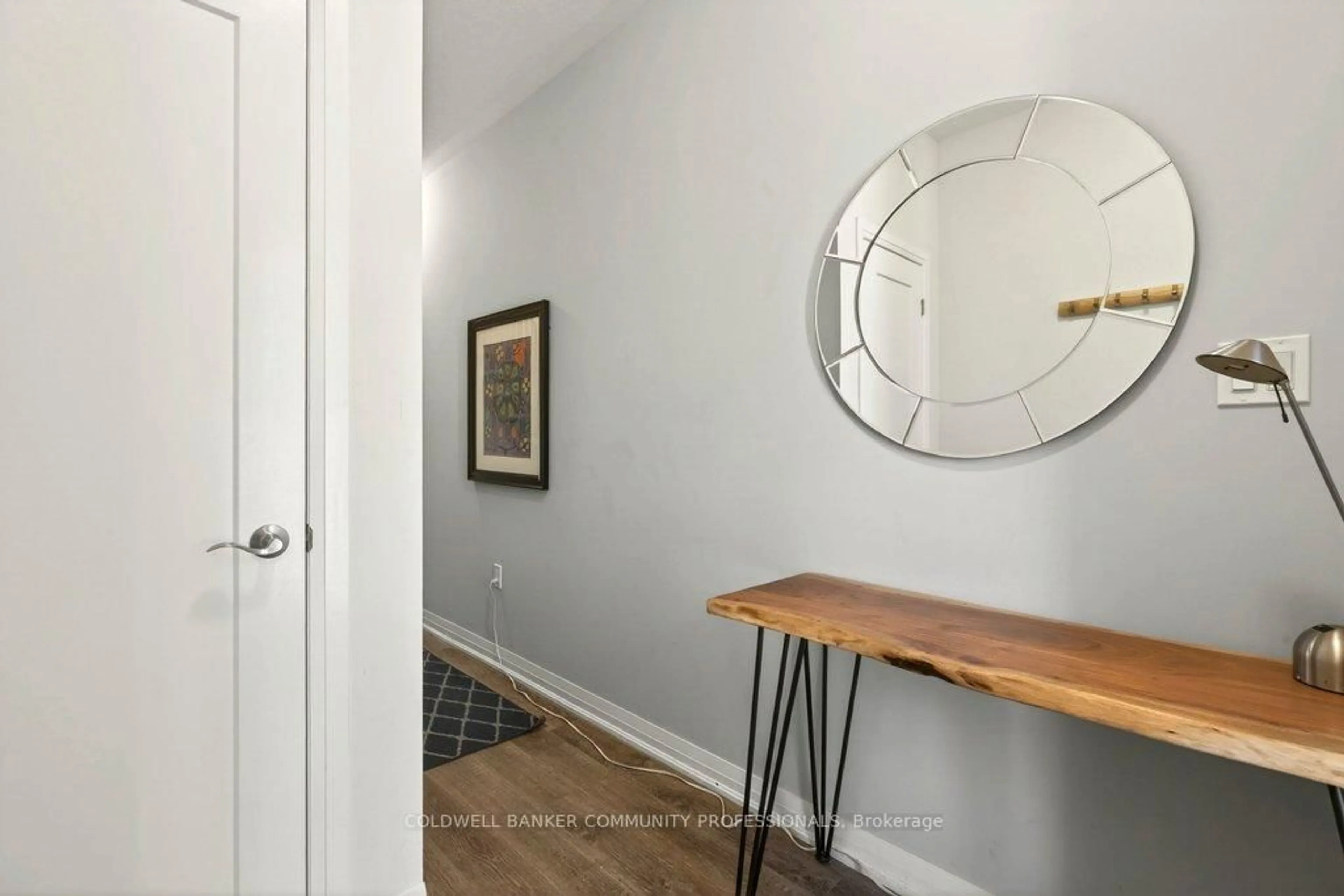 Indoor entryway for 54 Aquarius Cres, Hamilton Ontario L0R 1P0