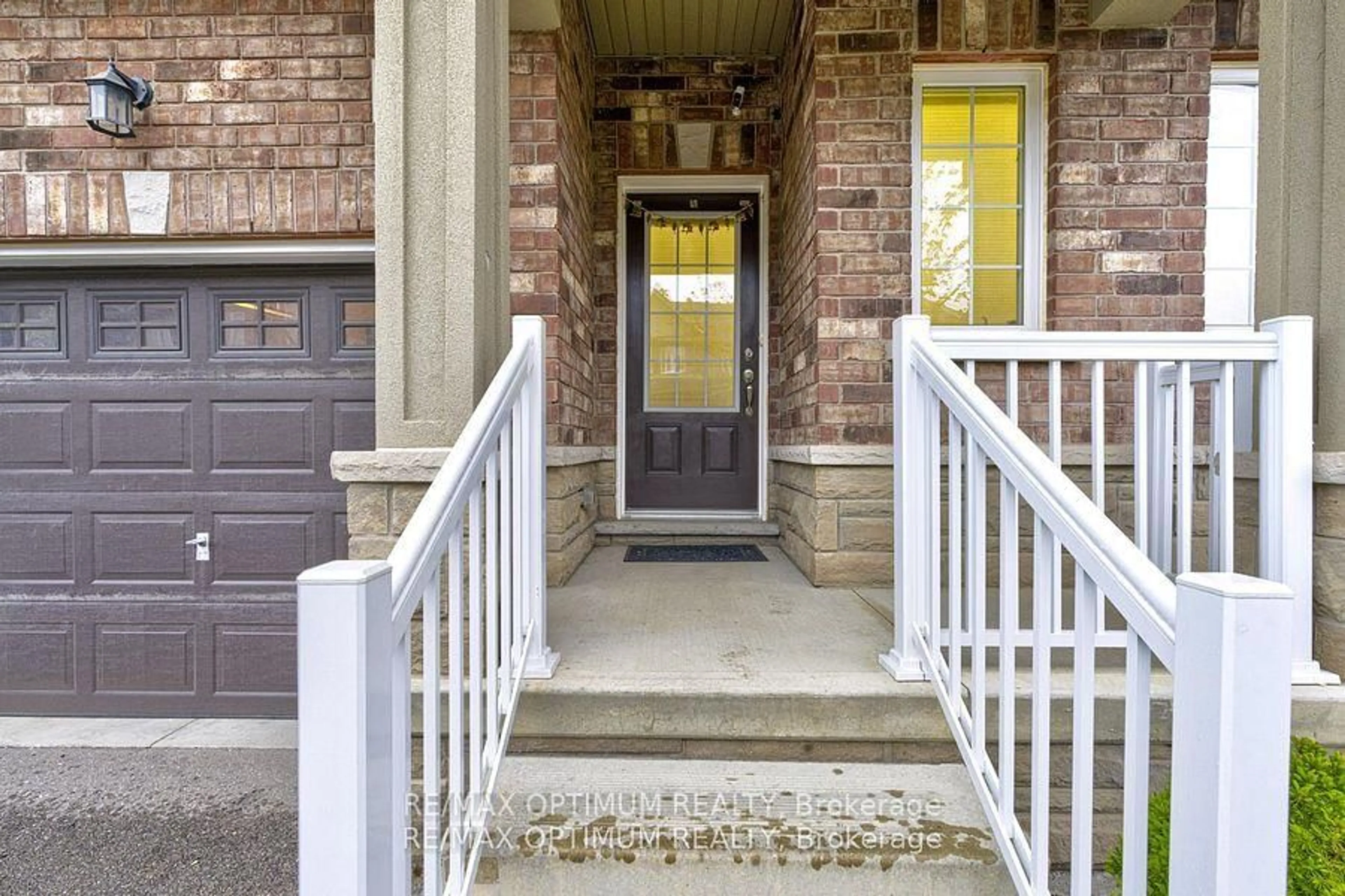 Indoor entryway for 21 Madonna Dr #3, Hamilton Ontario L9B 0H1