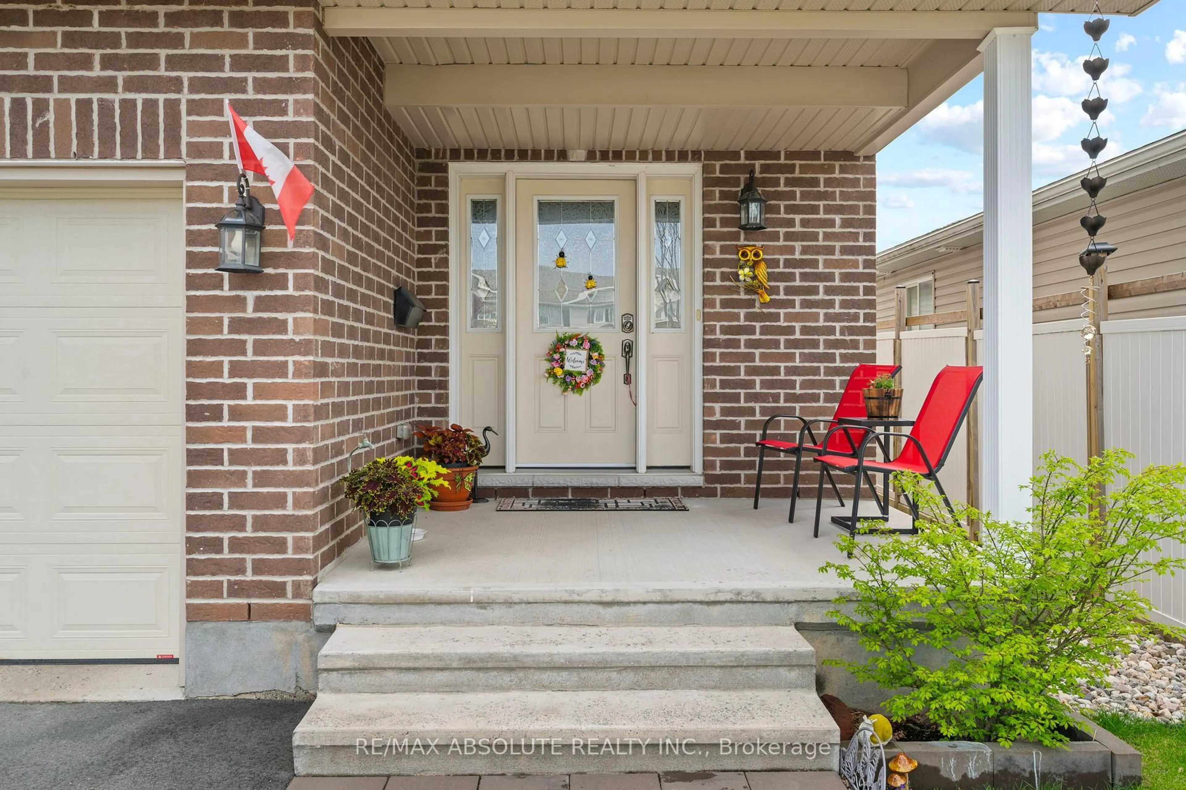 Indoor entryway for 17 Allan Bond Crt, Arnprior Ontario K7S 0C5