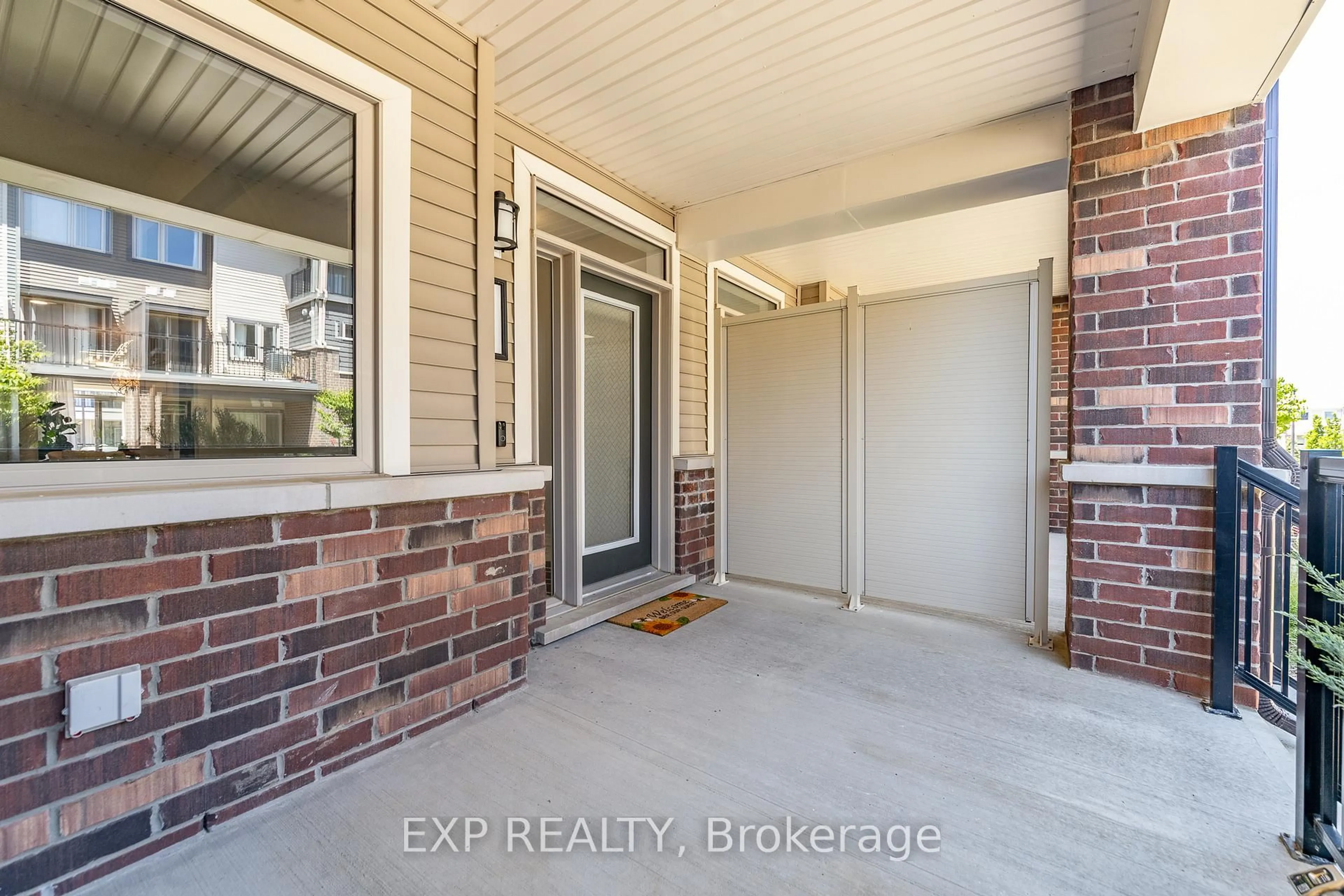 Indoor entryway for 215 Lapland Private, Ottawa Ontario K2S 1B6
