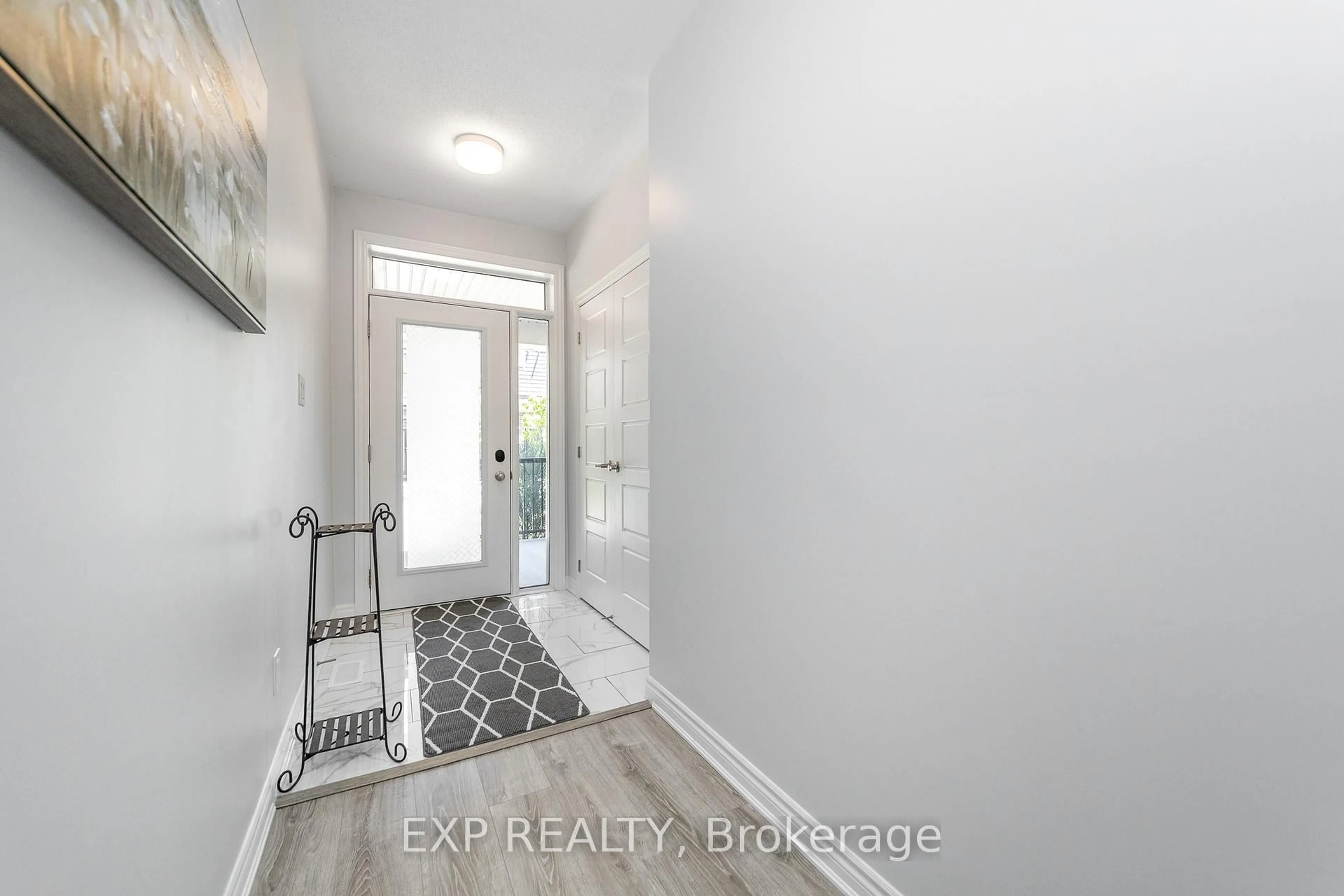 Indoor entryway for 215 Lapland Private, Ottawa Ontario K2S 1B6