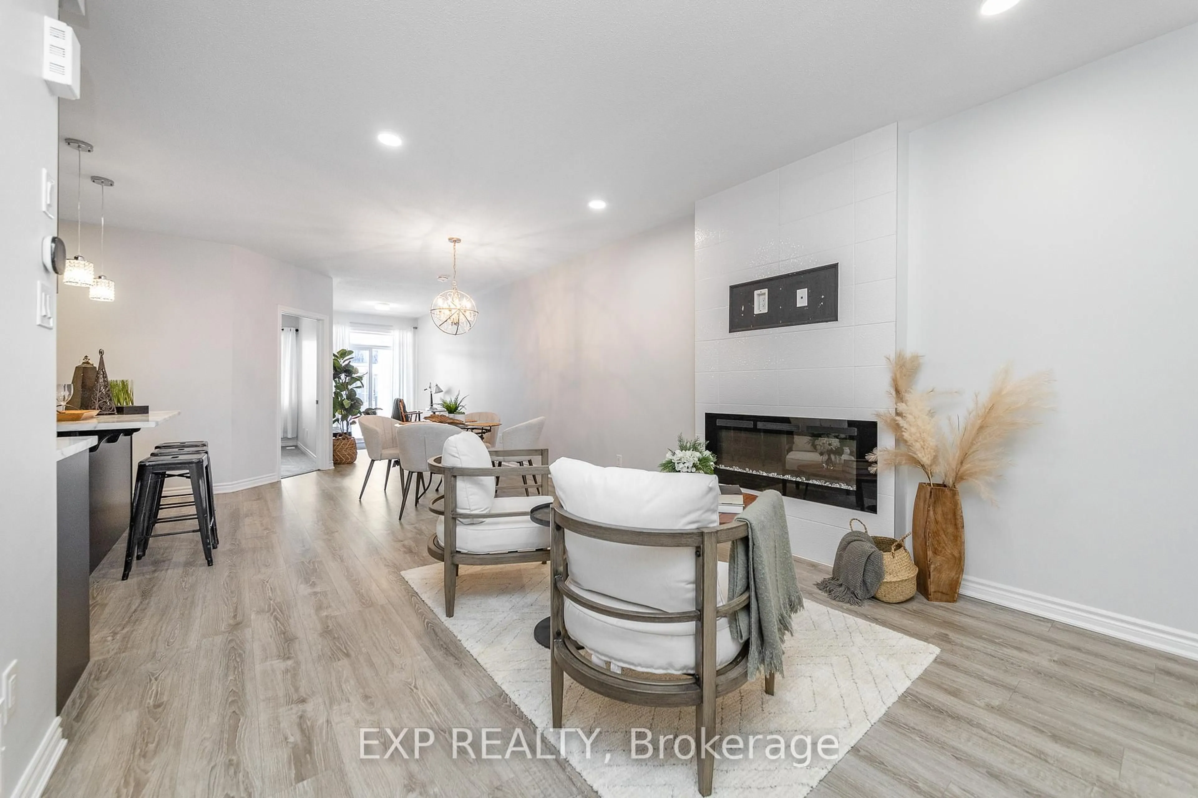 Unknown for 215 Lapland Private, Ottawa Ontario K2S 1B6