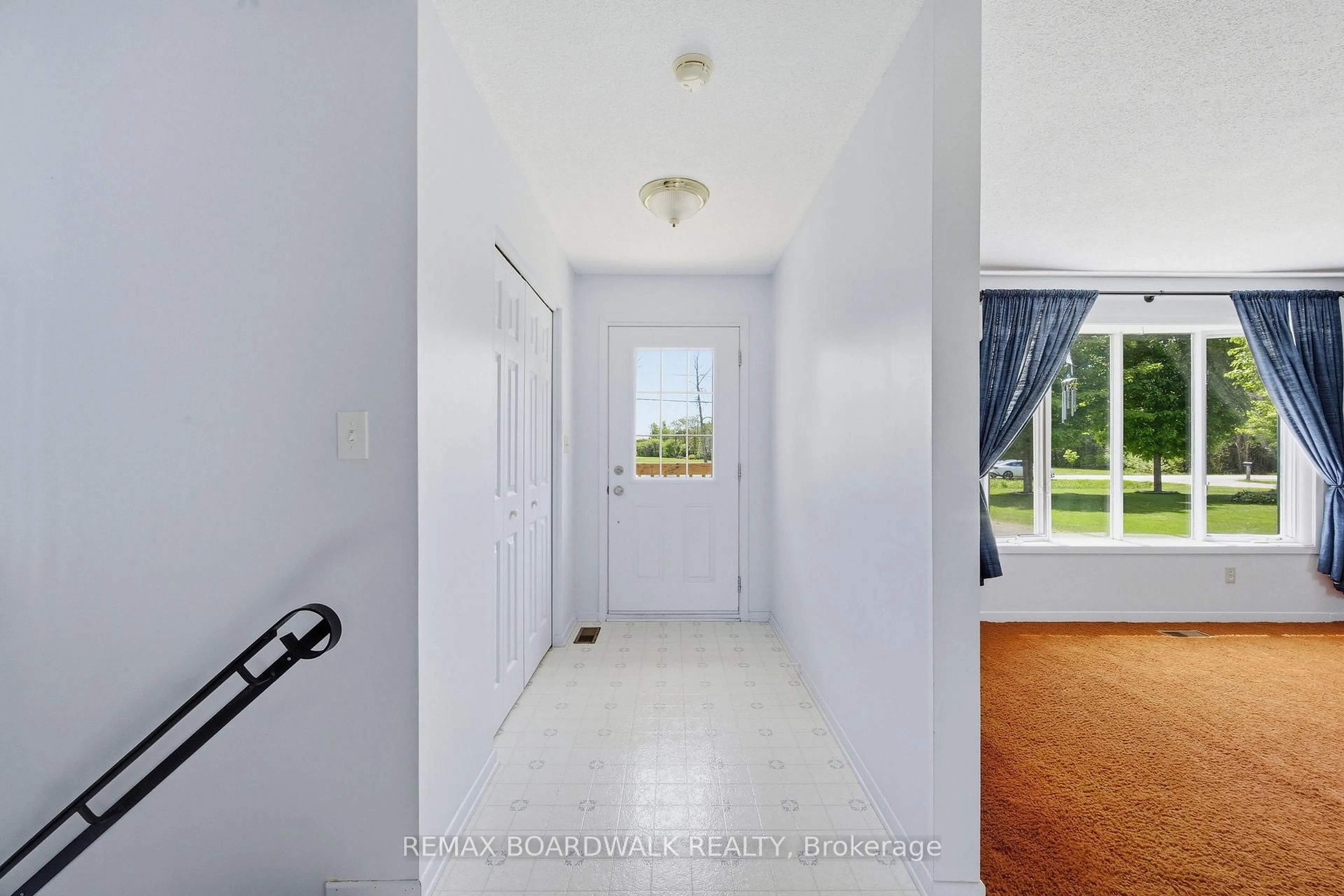 Indoor entryway for 664 Kitley Line 3 Rd, Elizabethtown-Kitley Ontario K0G 1G0