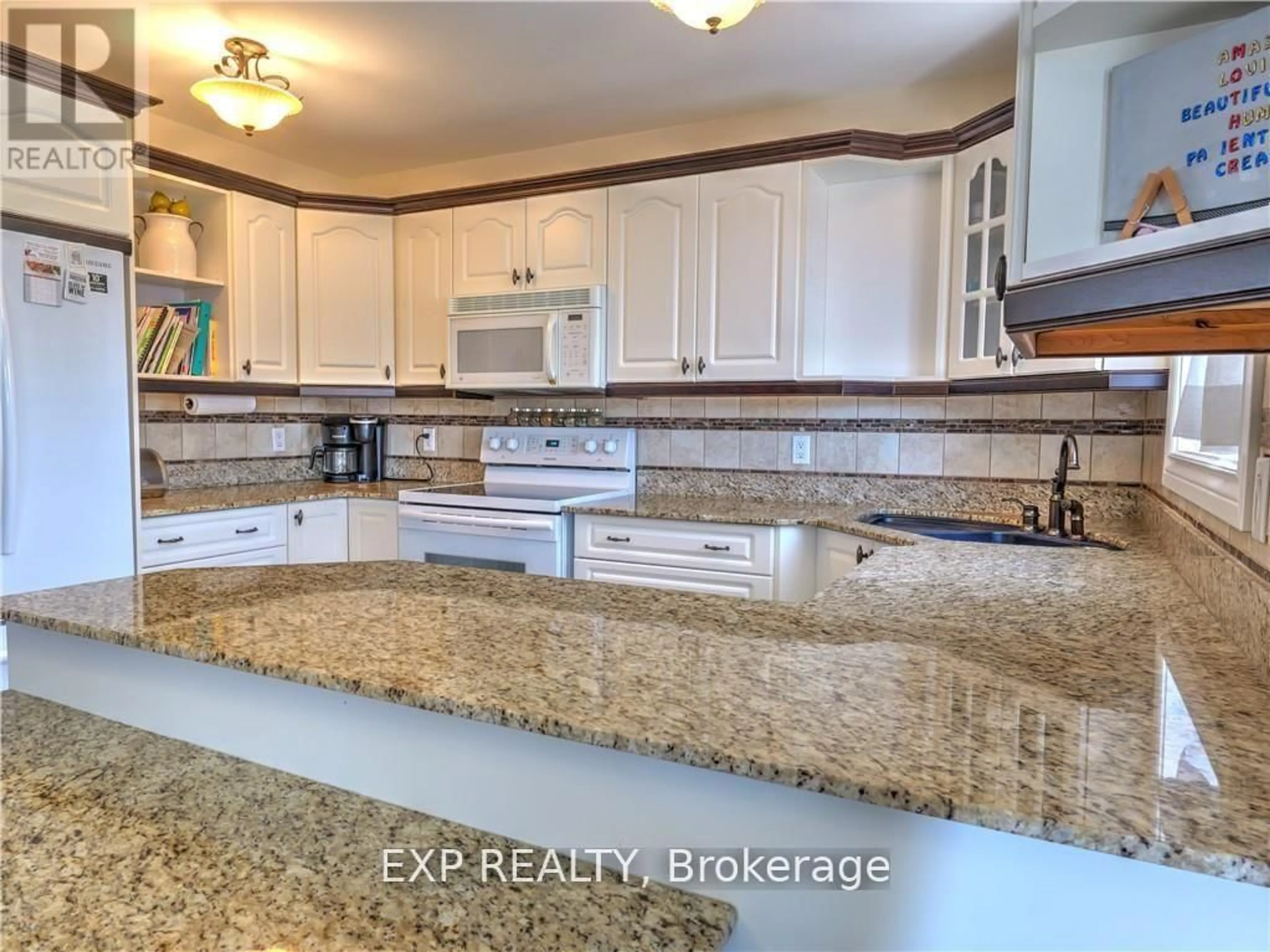 Open concept kitchen, ceramic/tile floor for 4343 Chateau Cres, Greater Sudbury Ontario P3P 1Y6